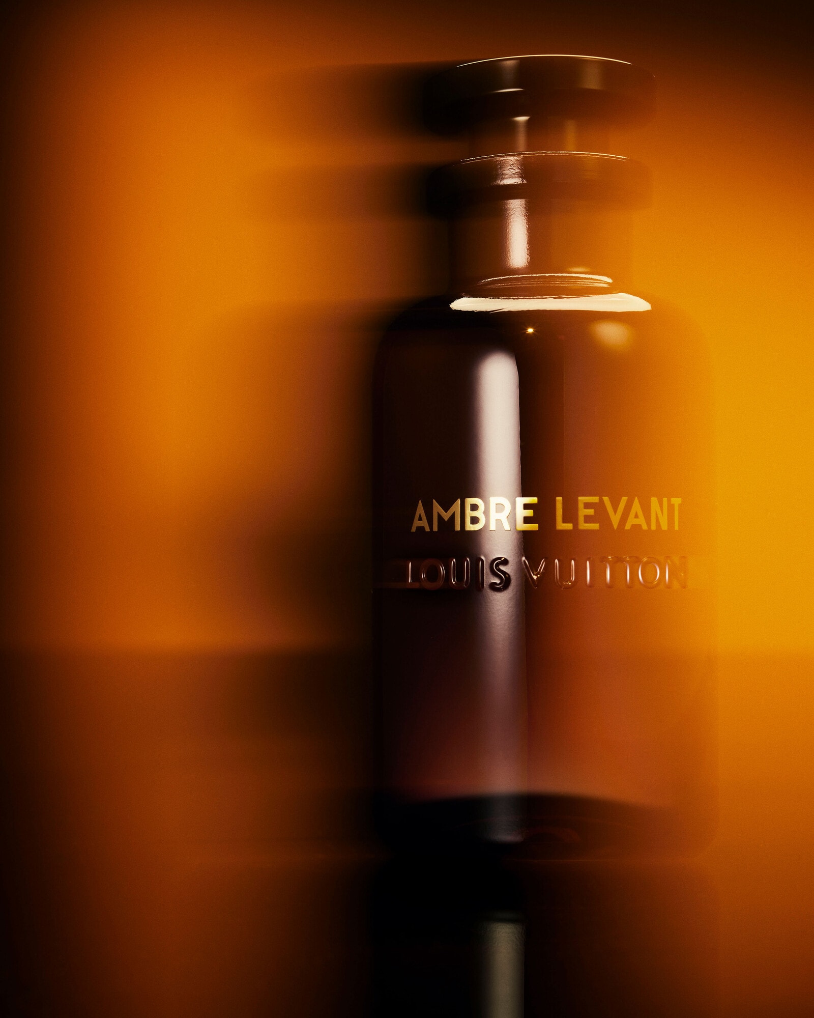 Ambre Levant por Louis Vuitton | LOUIS VUITTON ®