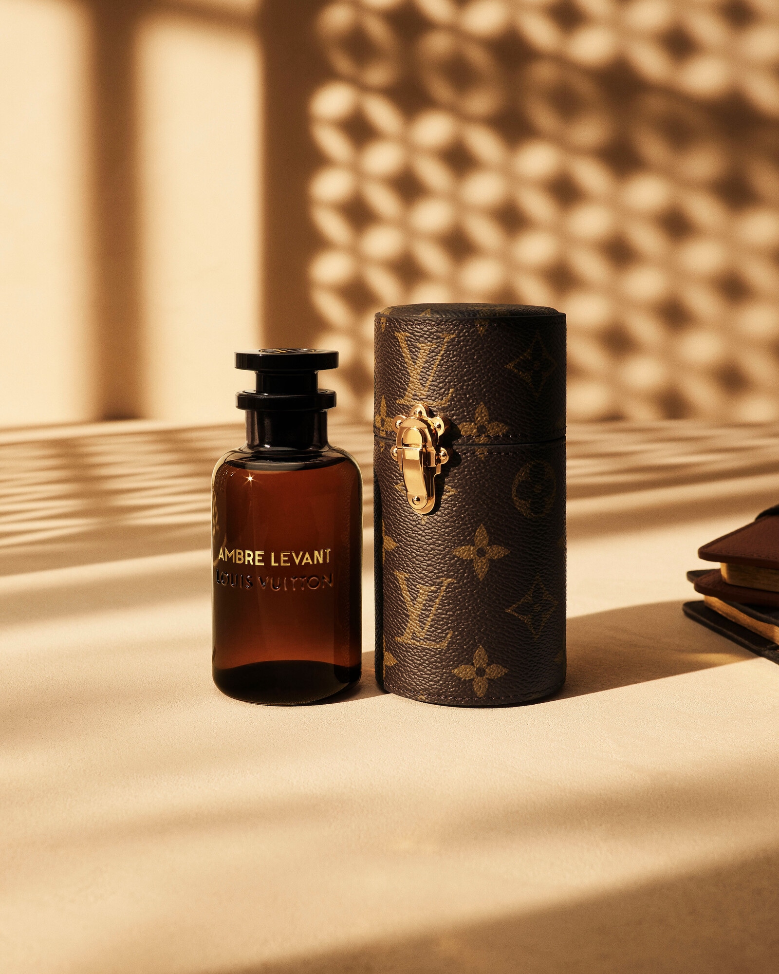 Ambre Levant por Louis Vuitton | LOUIS VUITTON ®