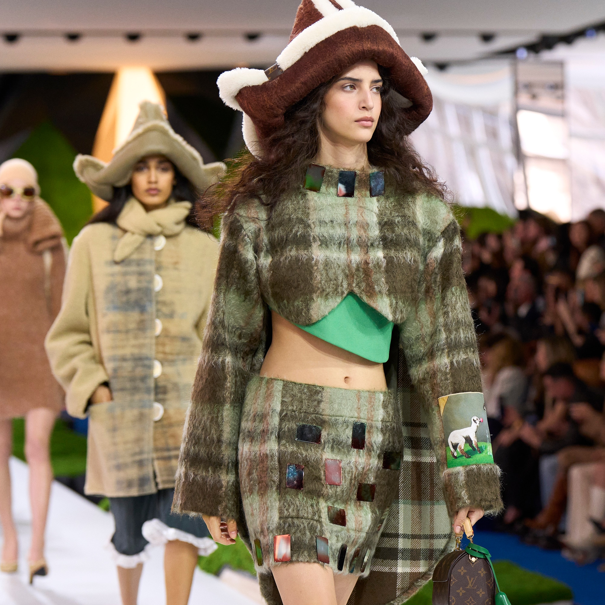 LOUIS VUITTON フェーヴ　2026　パリ　非売品 Fall-Winter 2026 Show | LOUIS VUITTON ®