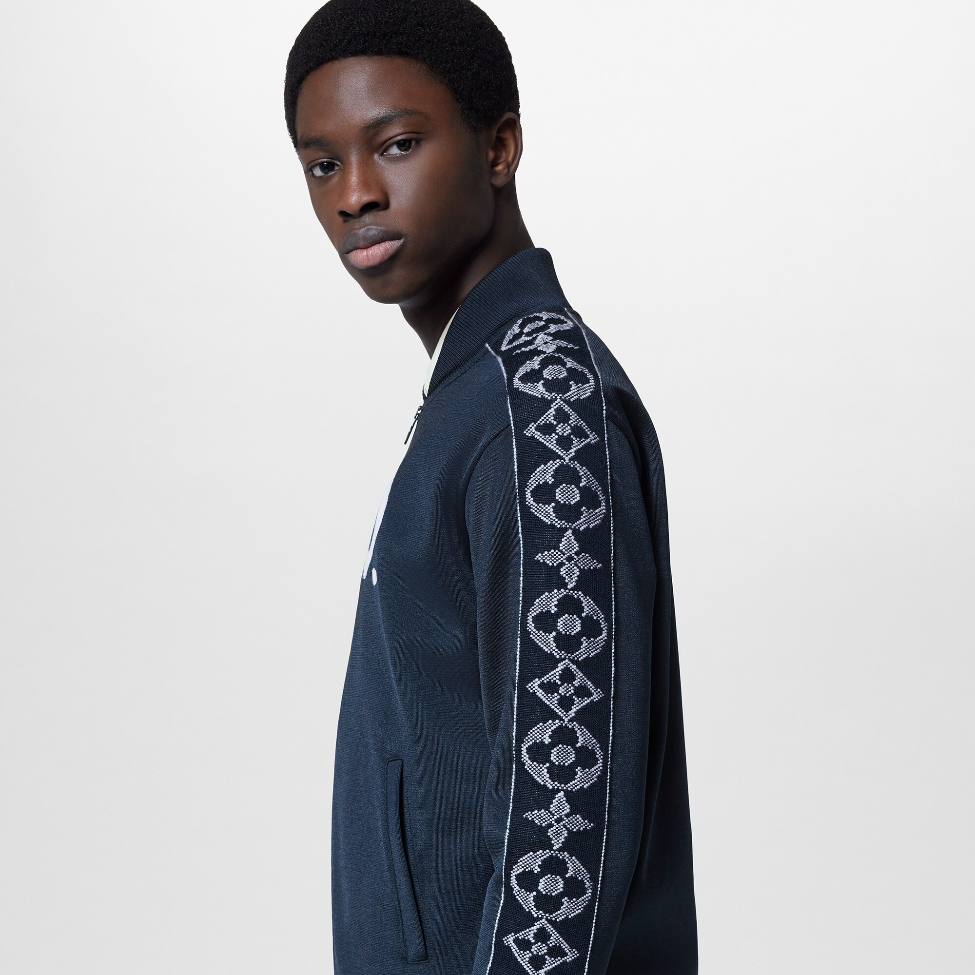  Discontinued Product Obs 2 Agasalho com Assinatura Bordada | Louis Vuitton ® (Zoom no Produto)