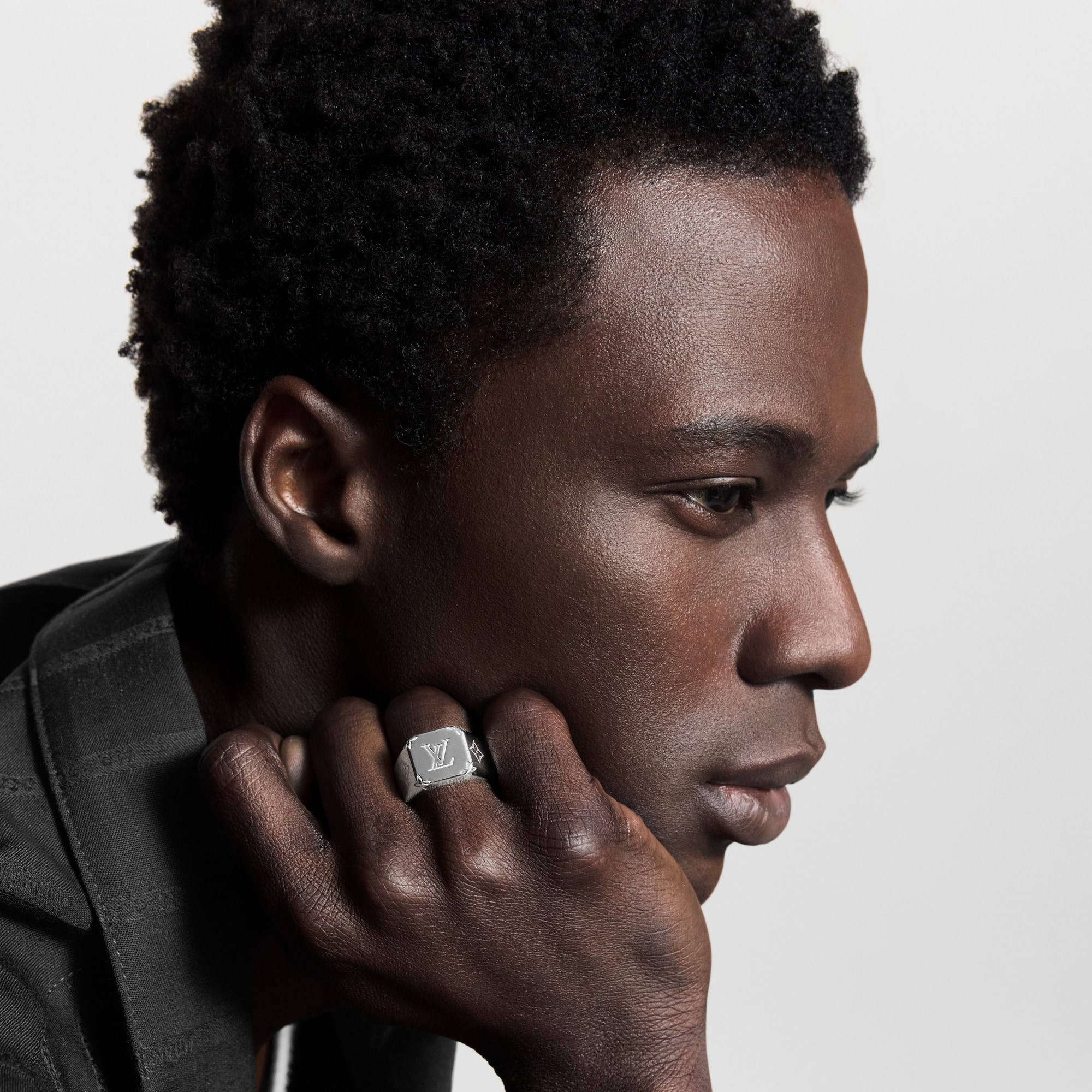 S00 Fashion Jewelry Bijuterias Finas Anel de Sinete Monogram | Louis Vuitton ® (Zoom no Produto)