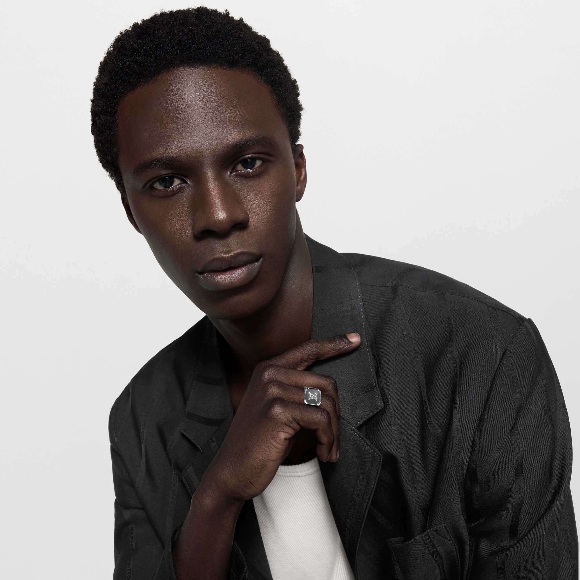 S00 Fashion Jewelry Bijuterias Finas Anel de Sinete Monogram | Louis Vuitton ® (Zoom no Produto)