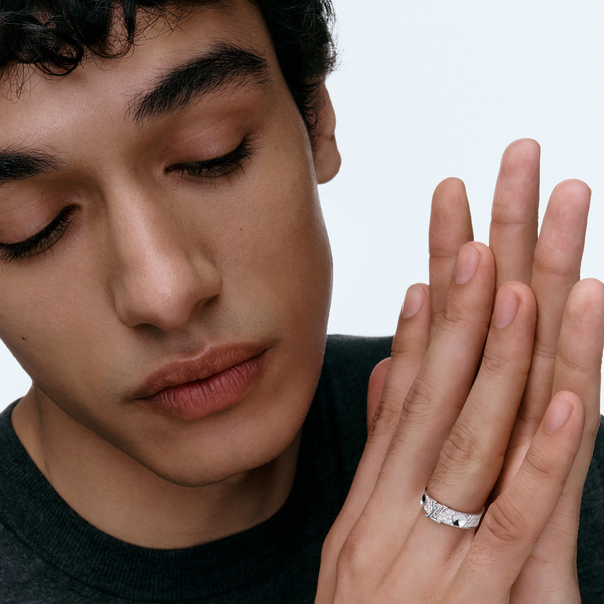  Categorias Anéis Anel Empreinte, ouro branco e diamantes | Louis Vuitton ® (Zoom no Produto)