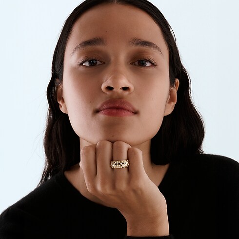 Categorias Anéis Anel Le Damier de Louis Vuitton em Ouro Amarelo e Diamantes | Louis Vuitton ® (Zoom no Produto)