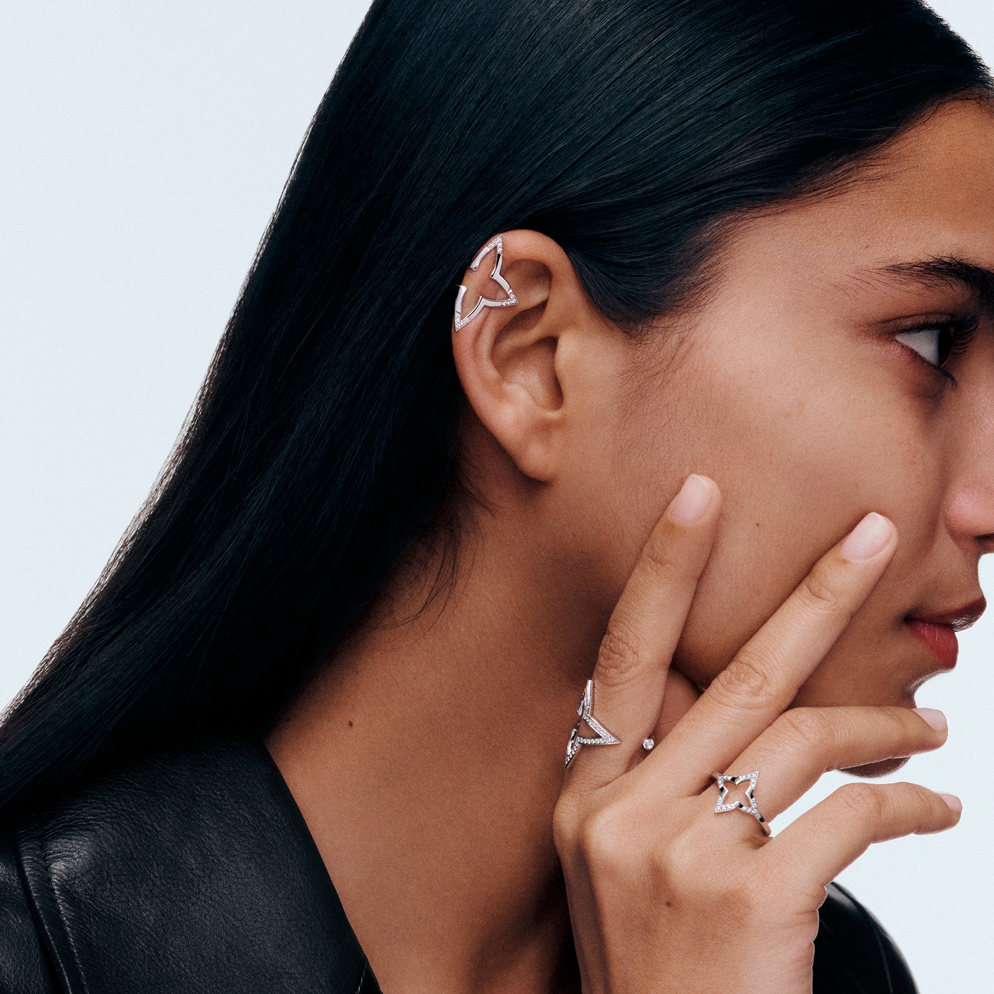  Categorias Anéis Anel Louis Vuitton Blossom em Ouro Branco e Diamantes | Louis Vuitton ® (Zoom no Produto)