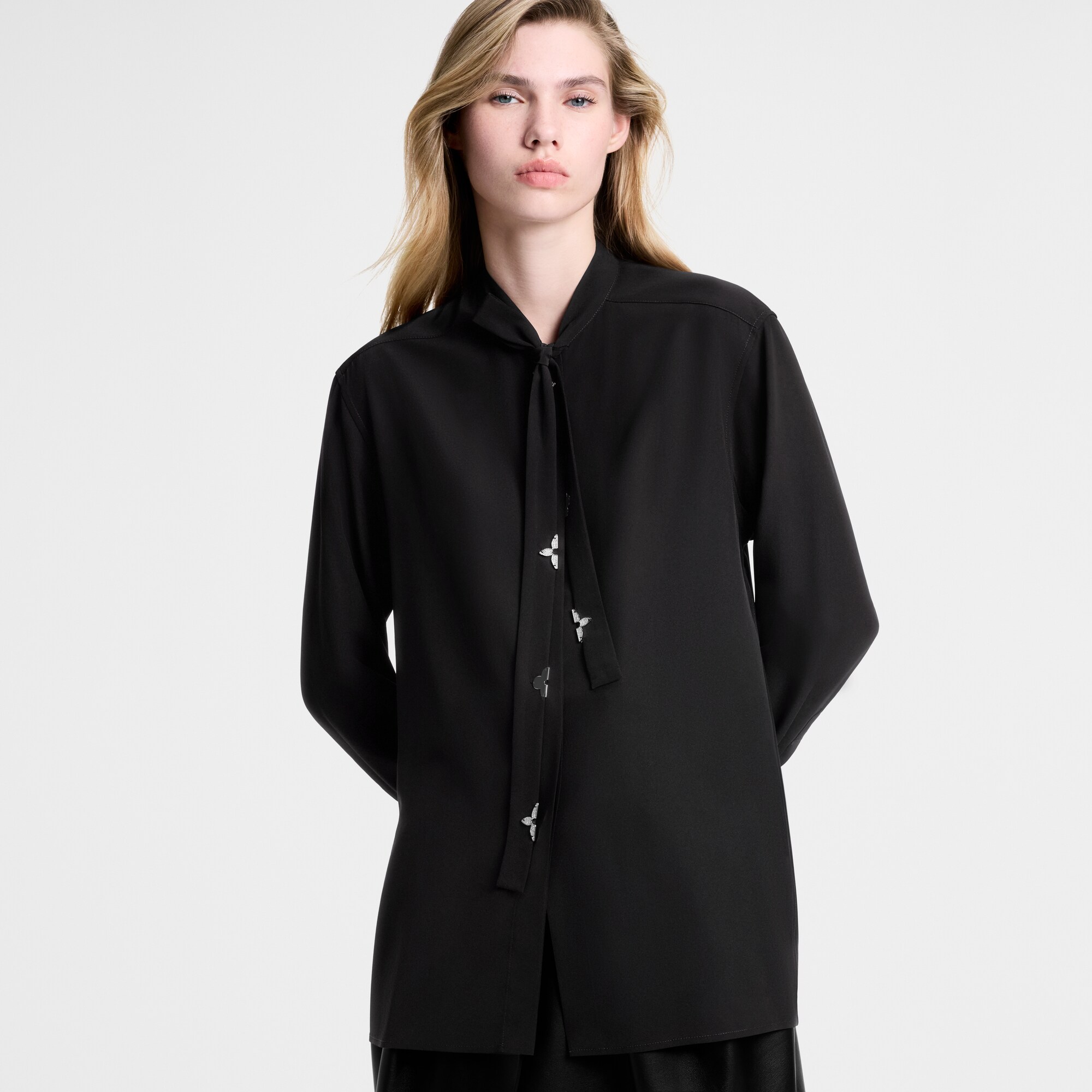  Ready-to-Wear Blusas Blusa Lavallière com Detalhes Monogram | Louis Vuitton ® (Zoom no Produto)