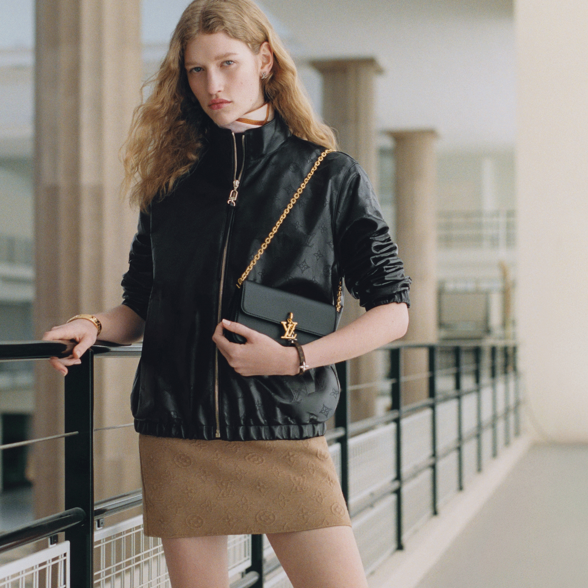  Carteiras Lançamentos Bolsa-carteira LV Bloom | Louis Vuitton ® (Zoom no Produto)