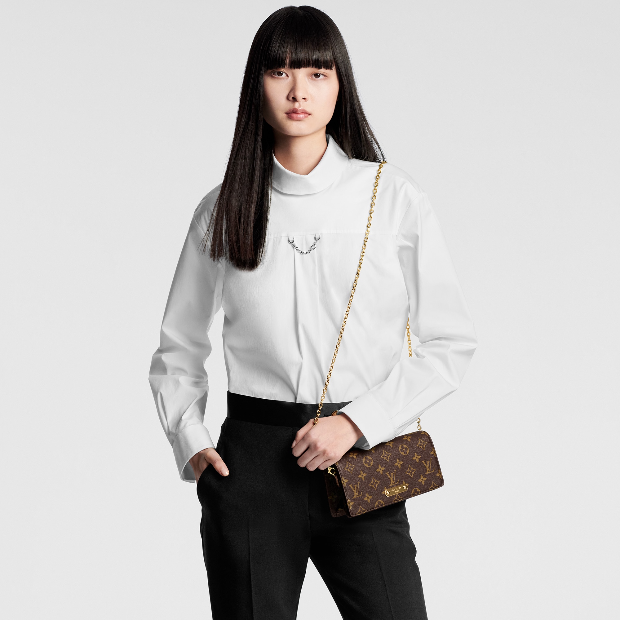 Monogram Carteiras Carteiras com Corrente & Micro Bolsas Bolsa-carteira Wallet On Chain Lily | Louis Vuitton ® (Zoom no Produto)