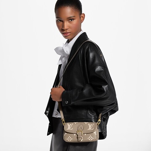Couro Monogram Empreinte Bicolor Carteiras Carteiras com Corrente e Micro Bolsas Bolsa Diane Nano | Louis Vuitton ® (Zoom no Produto)