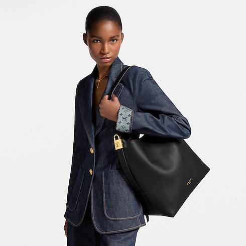 Bolsa Hobo – Vista No Corpo (Detalhe)