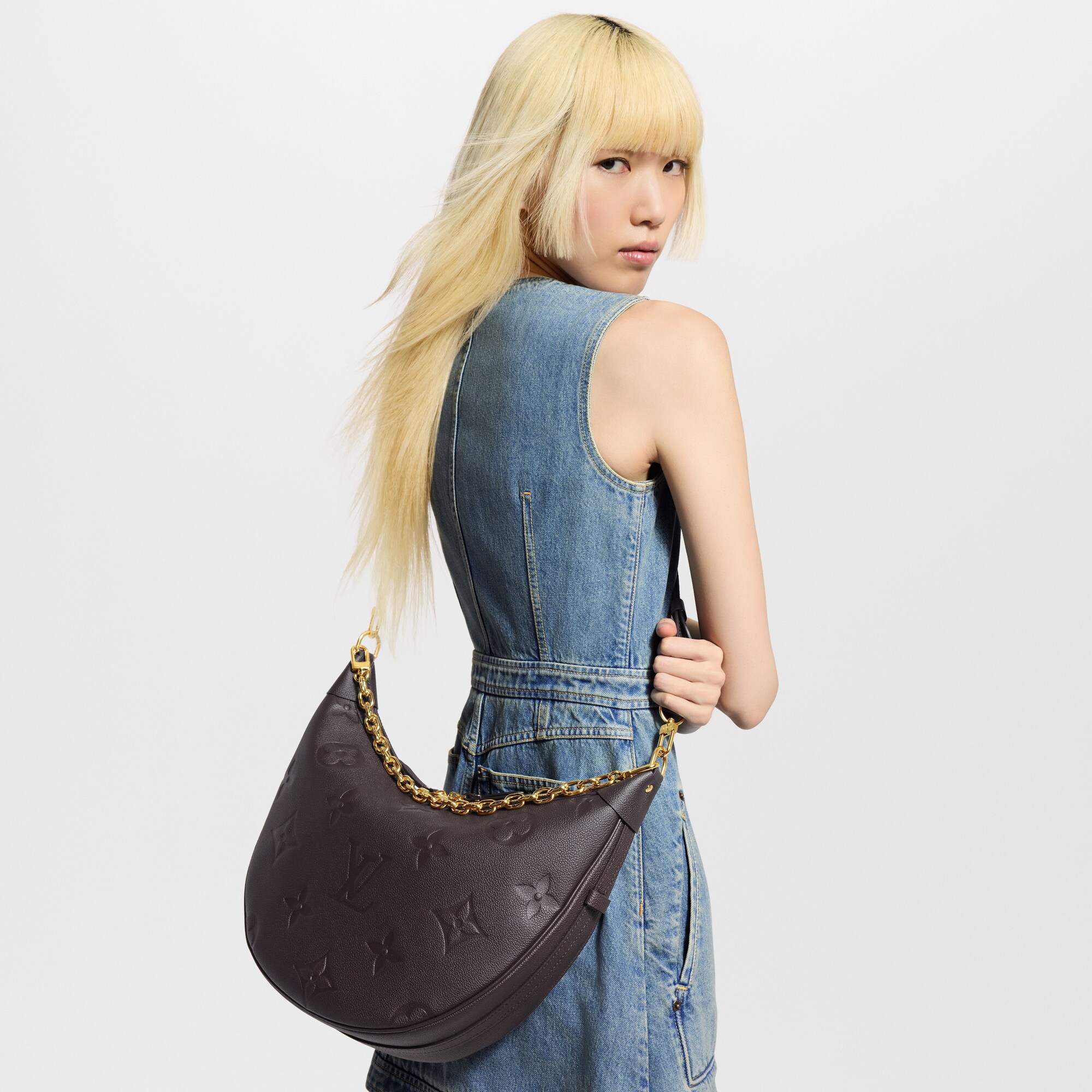 Couro Monogram Empreinte Guia de Presentes Dia das Mães } Bolsa Hobo Loop | Louis Vuitton ® (Zoom no Produto)