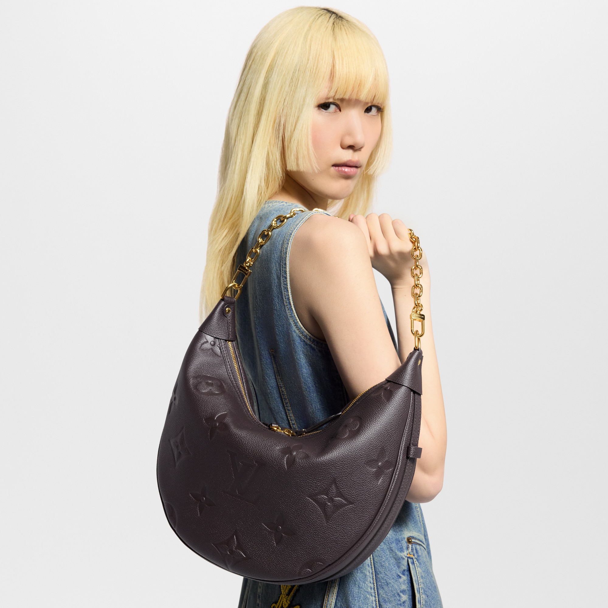 Couro Monogram Empreinte Guia de Presentes Dia das Mães } Bolsa Hobo Loop | Louis Vuitton ® (Zoom no Produto)