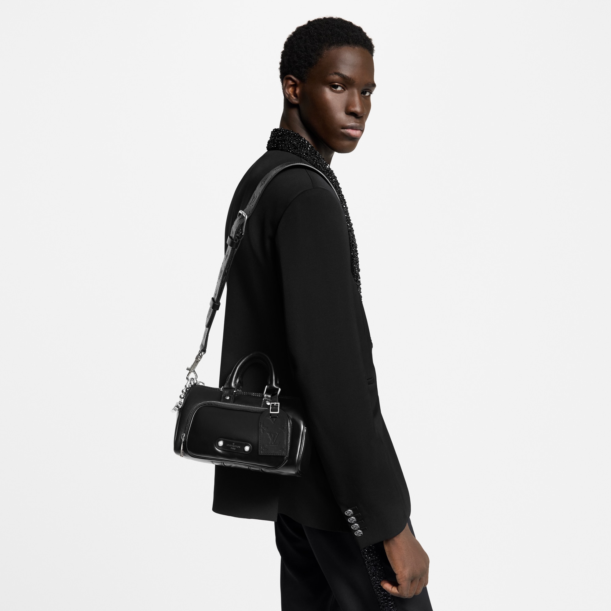 Autres Cuirs Bolsas Masculinas Ícones LV Bolsa Keepall Cargo Bandoulière 25 | Louis Vuitton ® (Zoom no Produto)