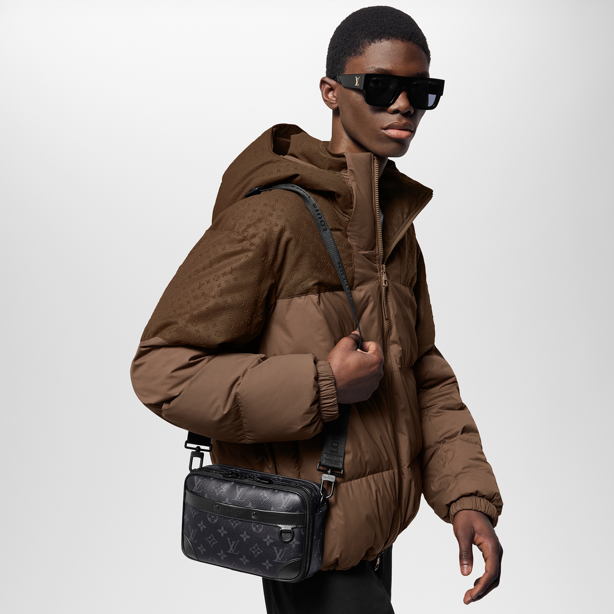 Monogram Eclipse Bolsas All Collections Bolsa Messenger Alpha | Louis Vuitton ® (Zoom no Produto)