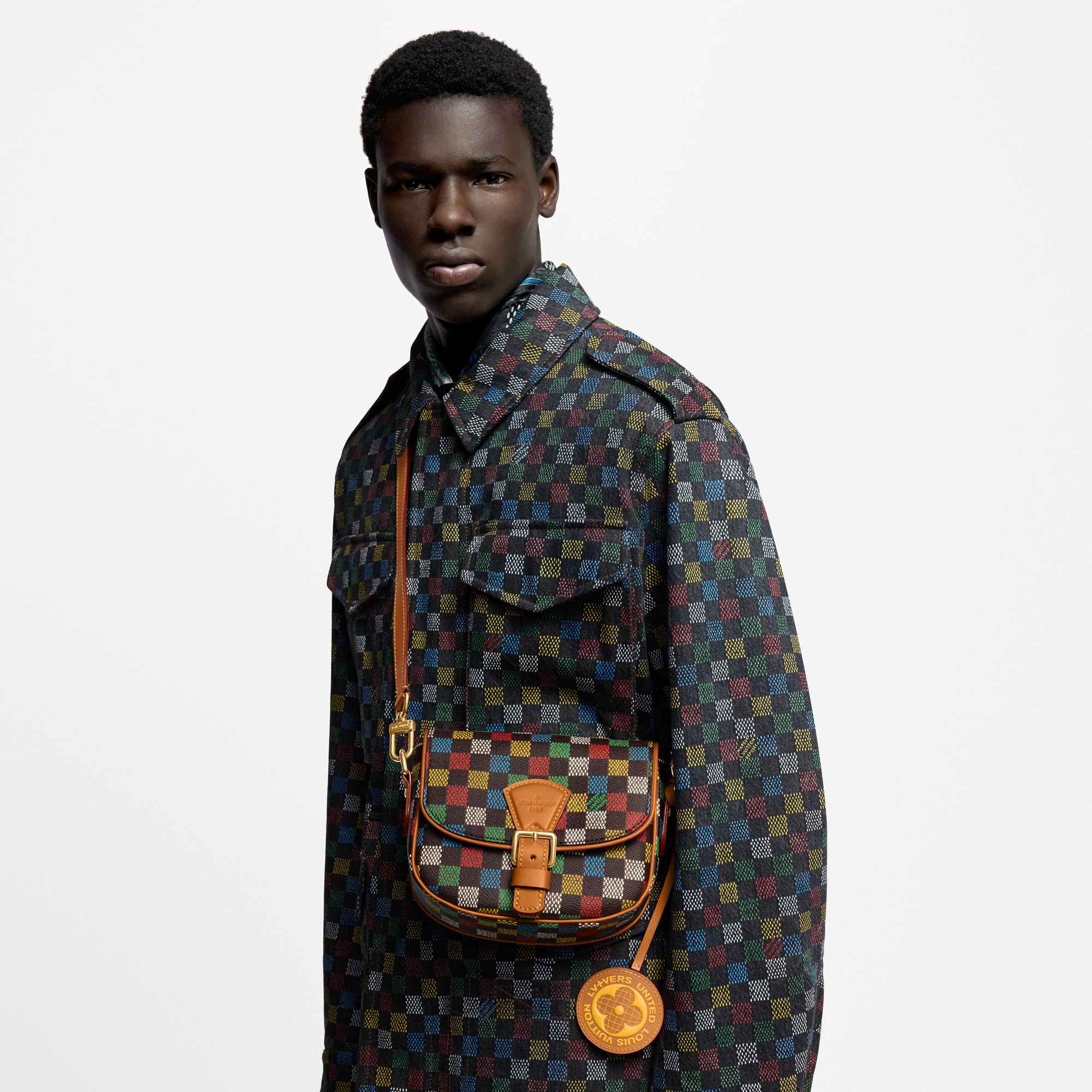 Damier Ébène Bolsas Masculinas Lançamentos Bolsa Messenger Montsouris PM | Louis Vuitton ® (Zoom no Produto)