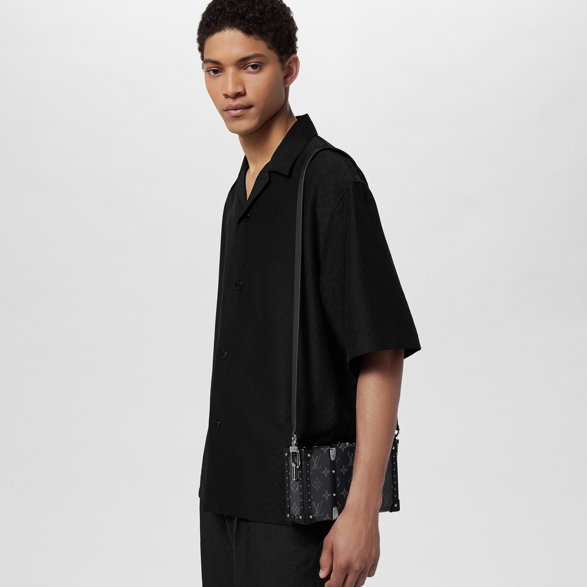 Monogram Eclipse Destaques Campanha Art of Living Bolsa Neo Wallet Trunk | Louis Vuitton ® (Zoom no Produto)