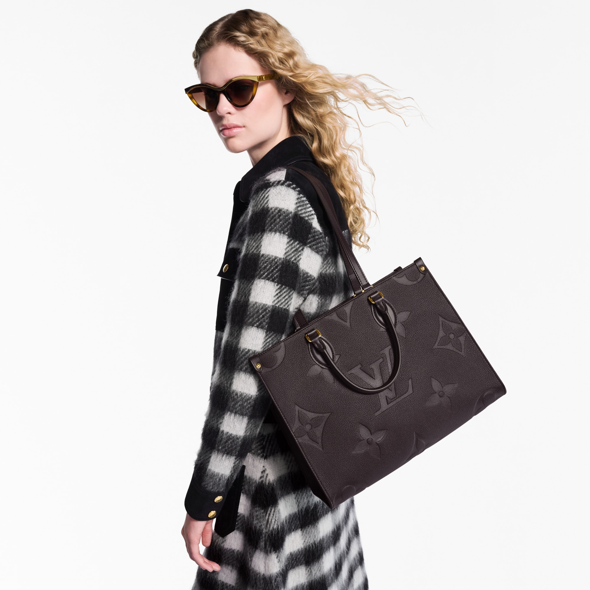 Couro Monogram Empreinte Bolsas Todas as Coleções Bolsa OnTheGo MM | Louis Vuitton ® (Zoom no Produto)