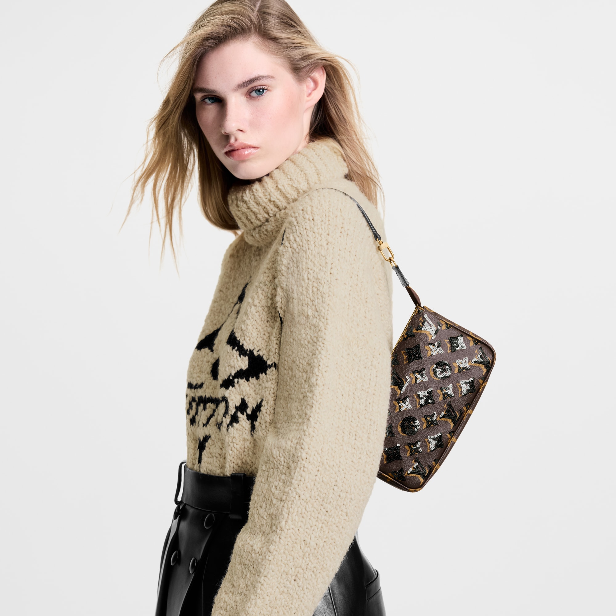 Outros Canvas Monogram Carteiras Carteiras com Corrente & Micro Bolsas Bolsa Pochette Accessoires | Louis Vuitton ® (Zoom no Produto)