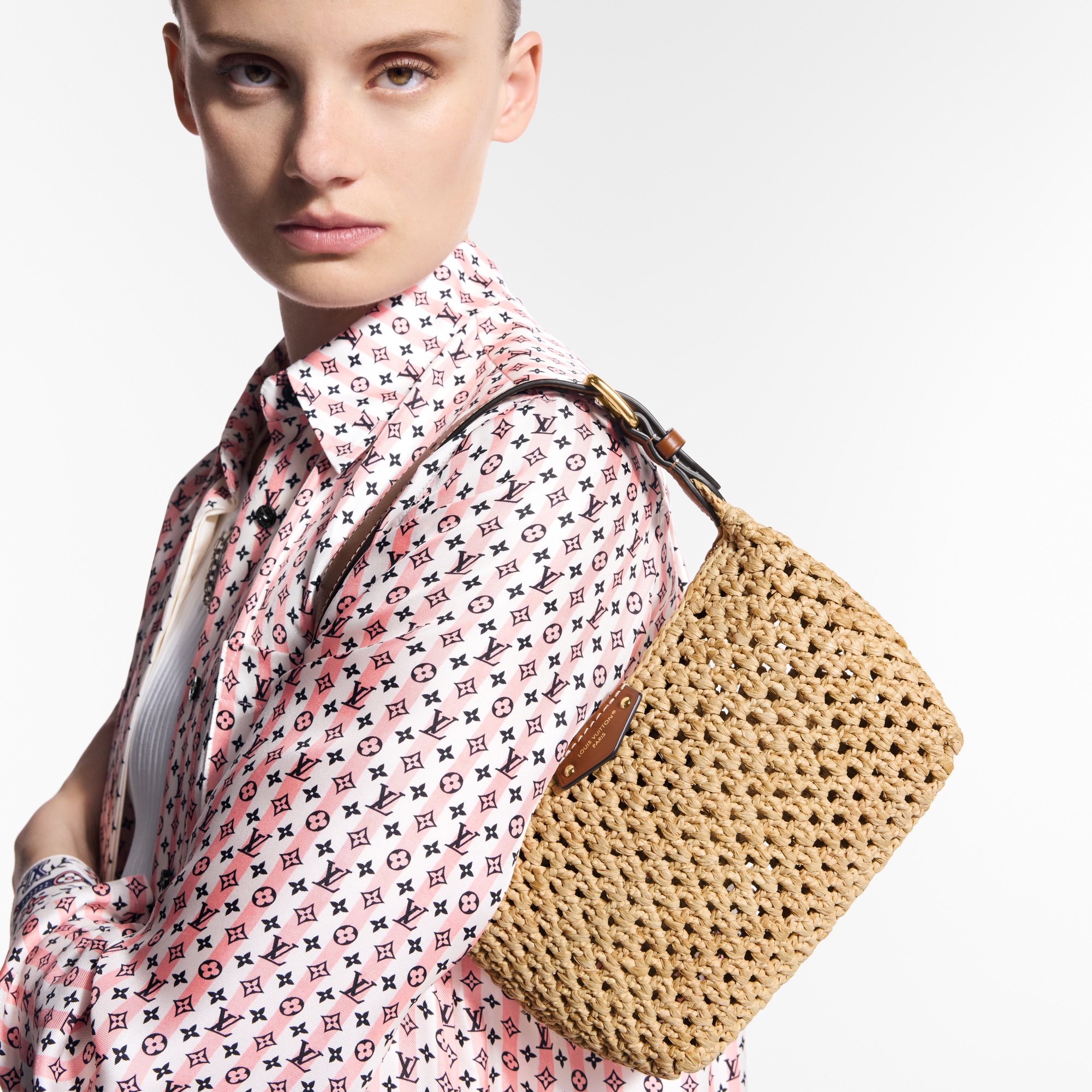 Outros Canvas Monogram Carteiras Carteiras com Corrente & Micro Bolsas Bolsa Pochette Hills | Louis Vuitton ® (Zoom no Produto)