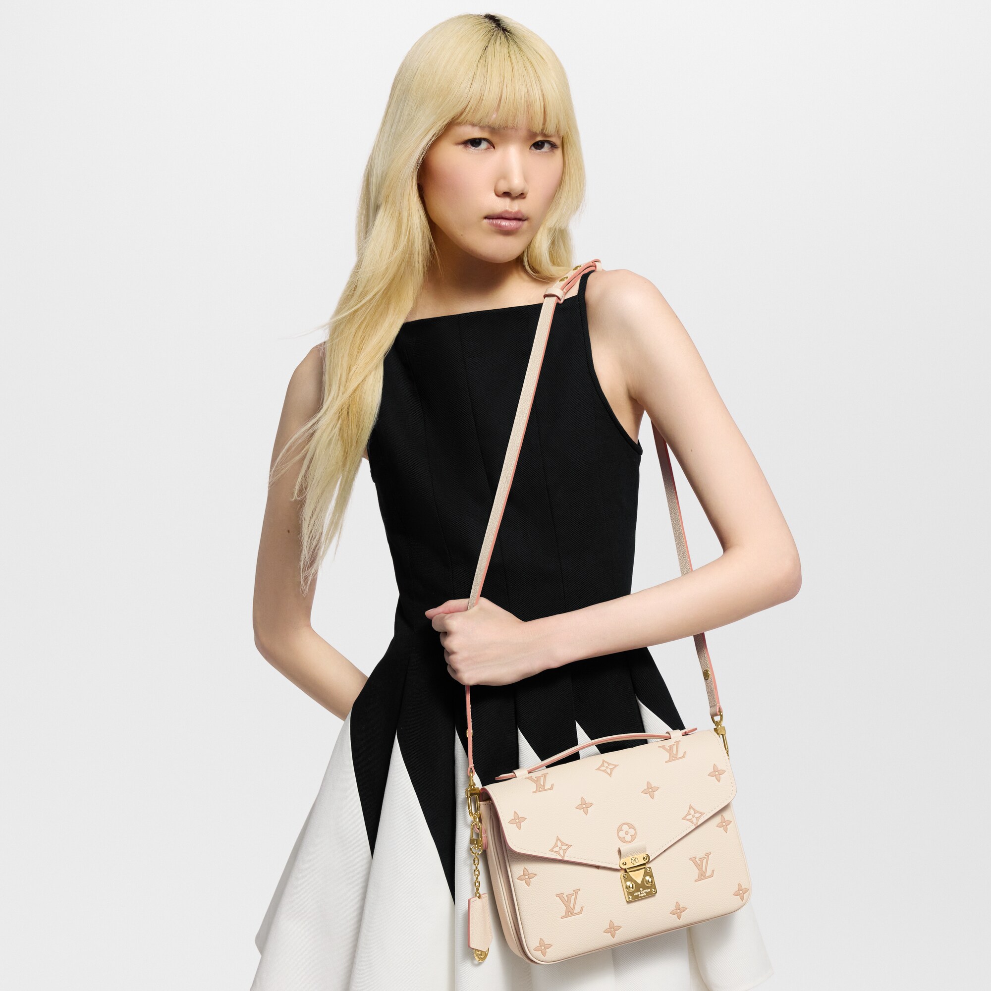 Couro Monogram Empreinte Bolsas Femininas Lançamentos Bolsa Pochette Métis | Louis Vuitton ® (Zoom no Produto)