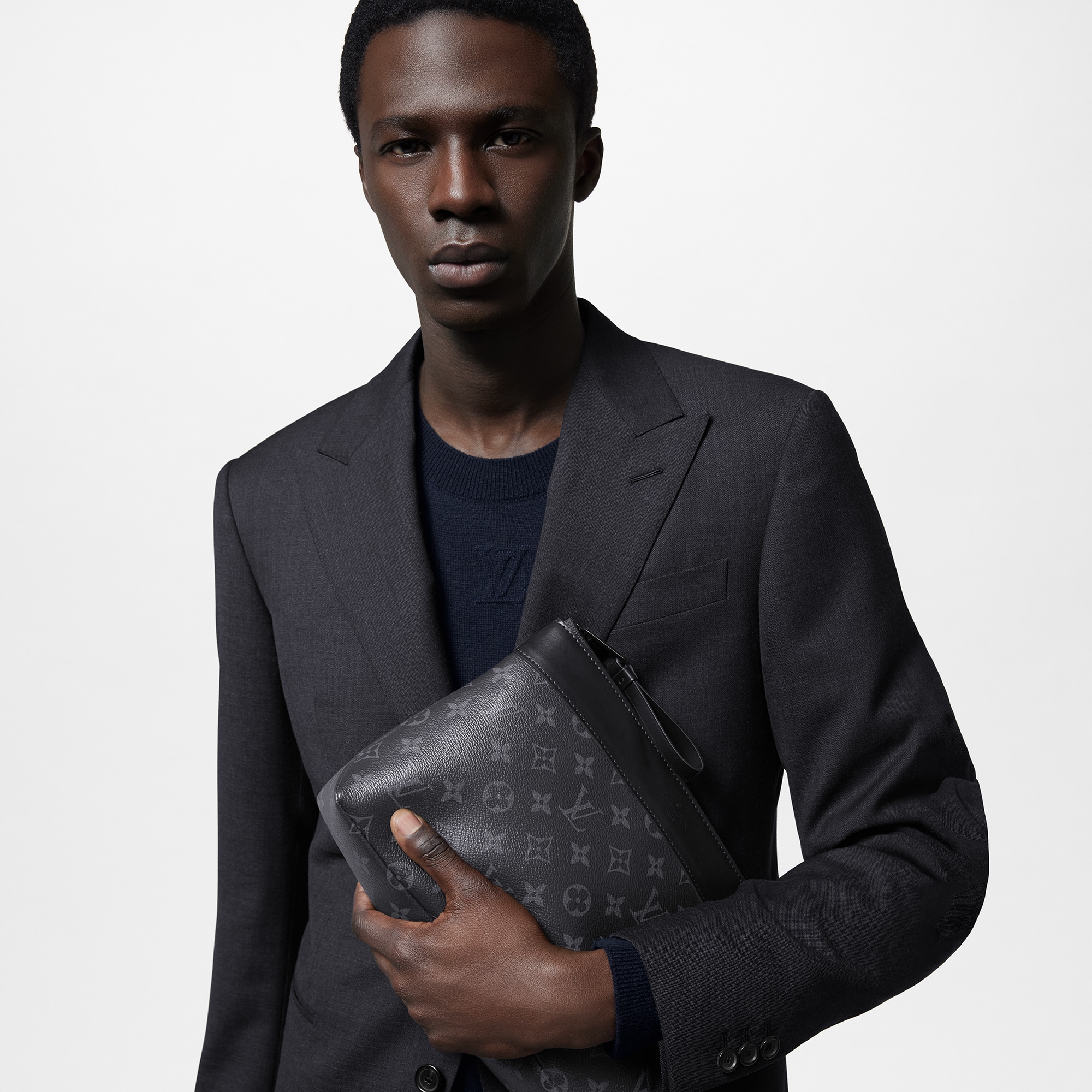 Monogram Eclipse Para Ele New Formal Bolsa Pochette Voyage Souple | Louis Vuitton ® (Zoom no Produto)