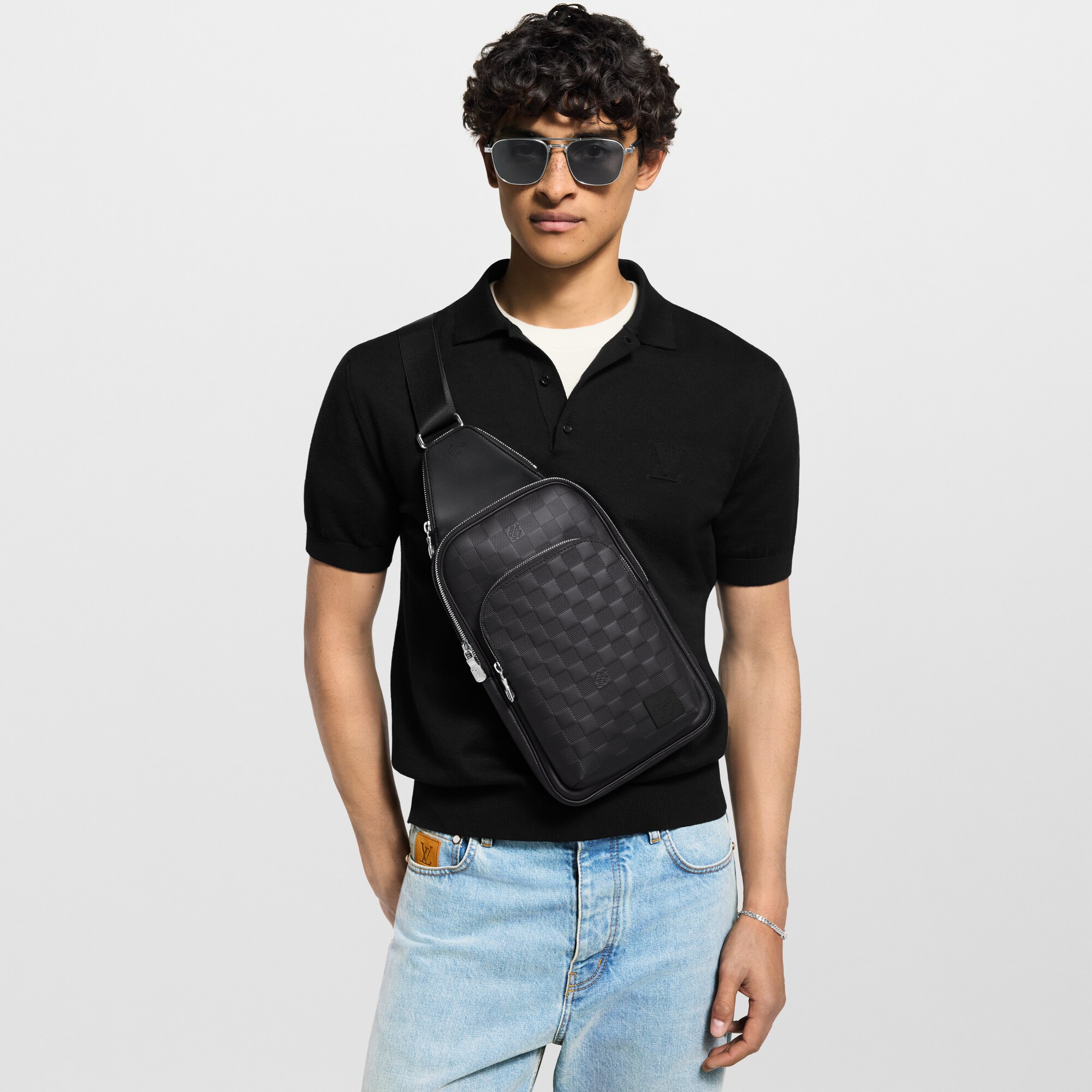 Couro Damier Infini Bolsas All Collections Bolsa Sling Avenue | Louis Vuitton ® (Zoom no Produto)