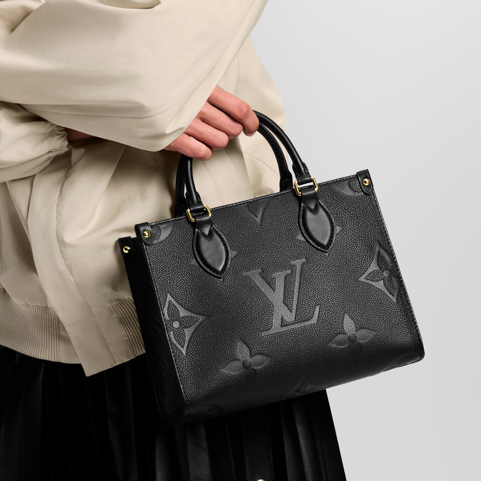 Couro Monogram Empreinte Bolsas Todas as Bolsas Bolsa Tote OnTheGo PM | Louis Vuitton ® (Zoom no Produto)