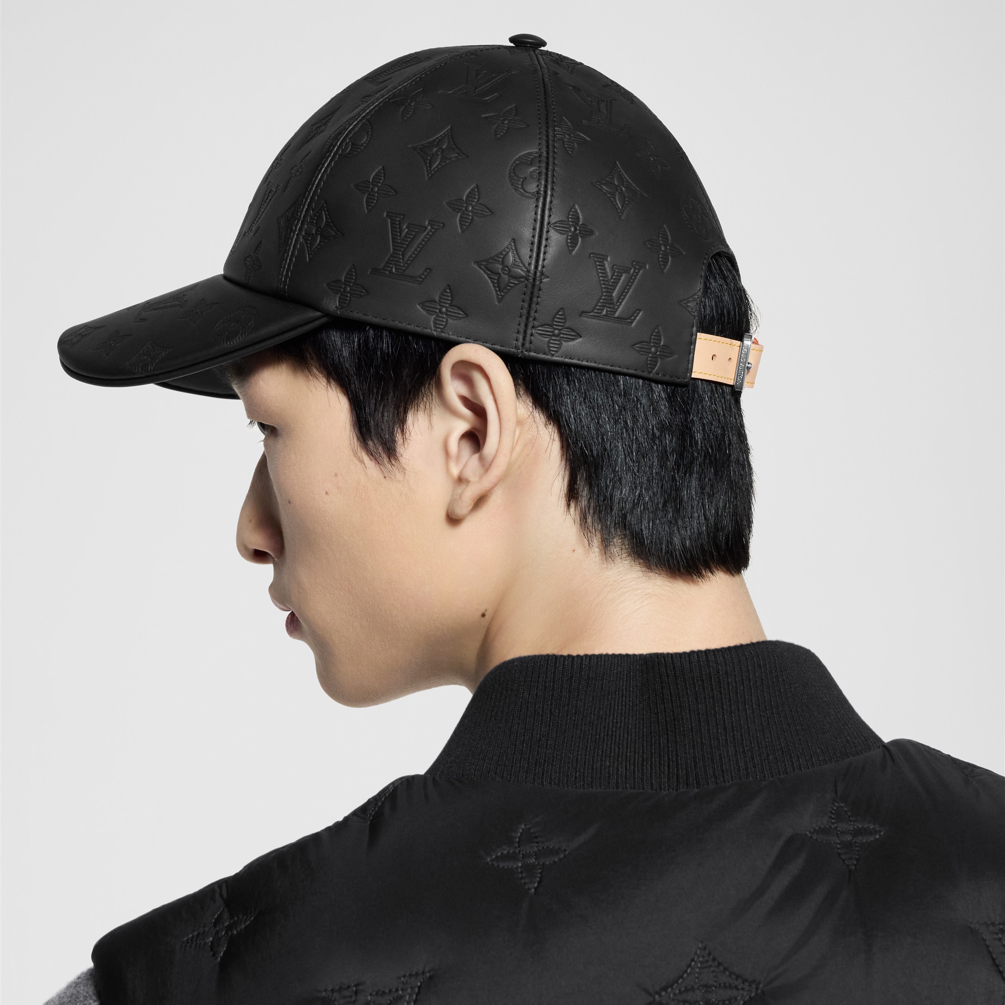S00 Acessórios Chapéus, Gorros e Luvas Boné Monogram Shadow | Louis Vuitton ® (Zoom no Produto)