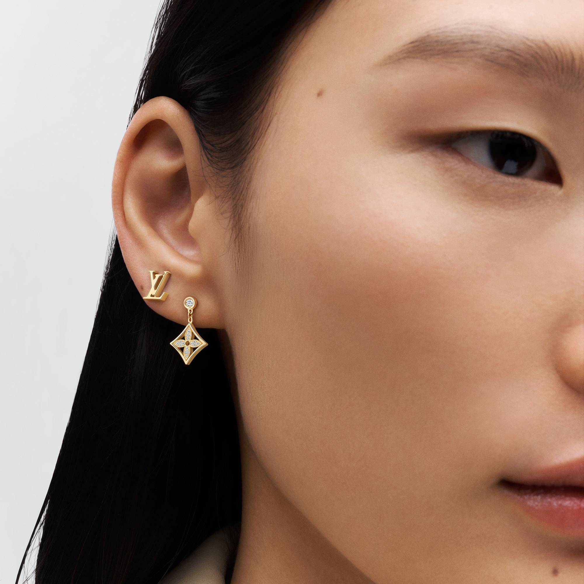  Categorias Brincos Brinco Reversível Unitário Idylle Blossom em Ouros Amarelo e Rosa e Diamante | Louis Vuitton ® (Zoom no Produto)