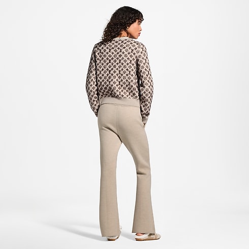 Novidades em Feminino } Calça de Tricô com Abertura na Barra e Detalhe em Monogram | Louis Vuitton ® (Zoom no Produto)