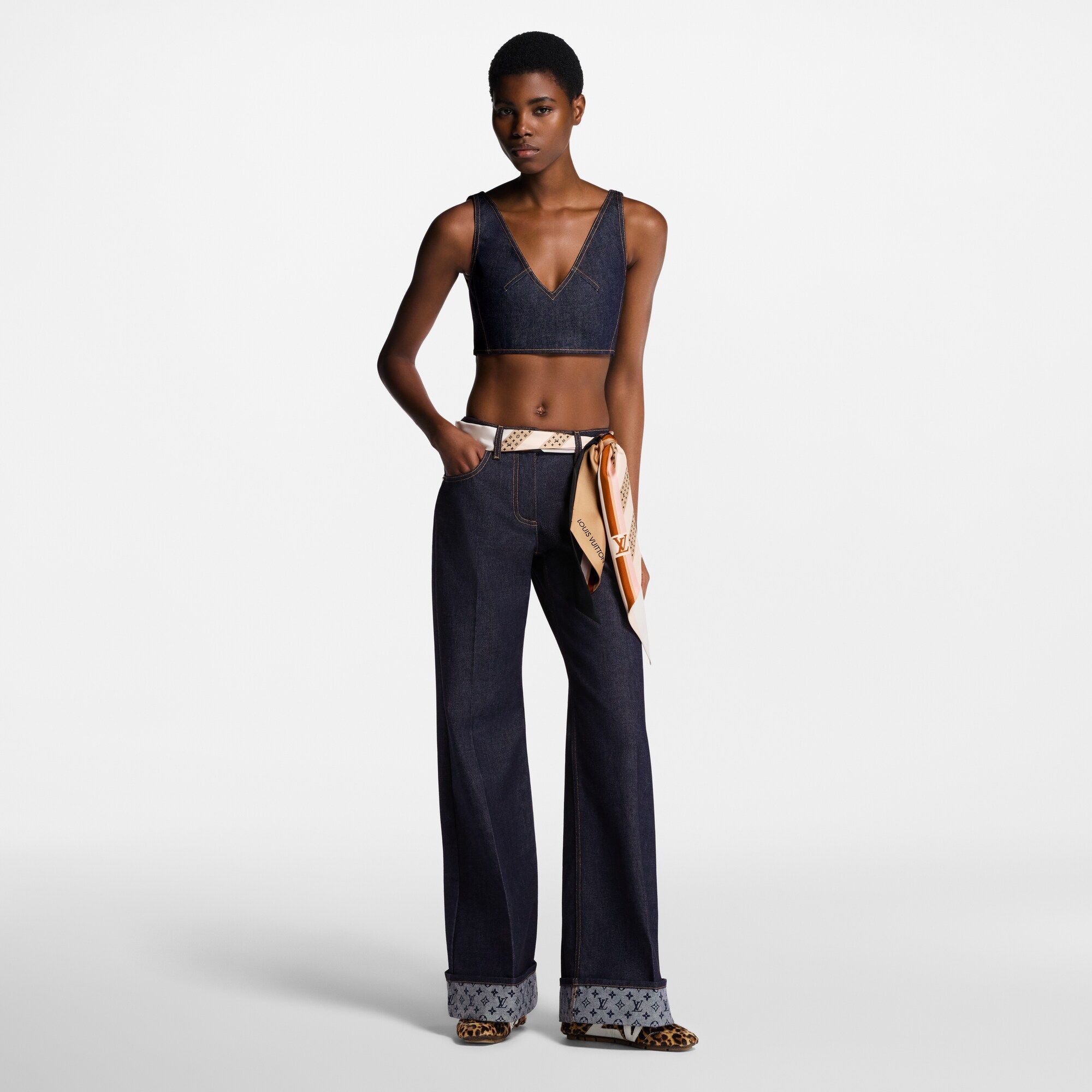  Ready-to-Wear Calças Calça Jeans Flare com Barra Virada | Louis Vuitton ® (Zoom no Produto)