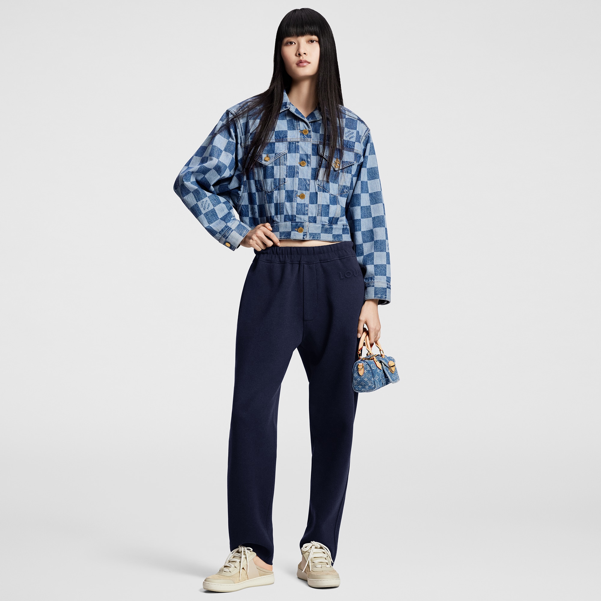  Ready-to-Wear Calças Calça Jogger com Assinatura em Relevo | Louis Vuitton ® (Zoom no Produto)