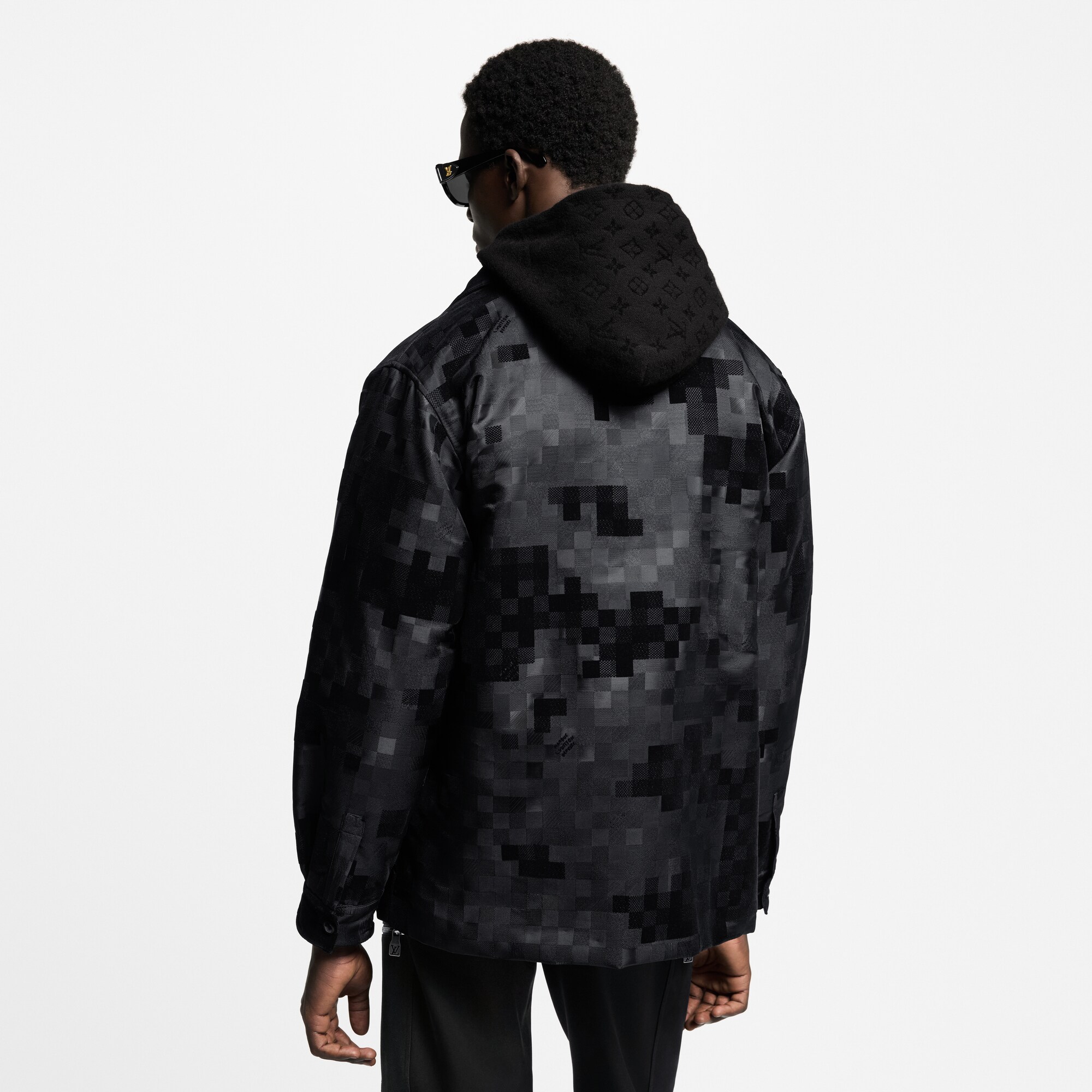  Ready-to-Wear Casacos e Agasalhos Camisa Oversized Chic com Grafismo | Louis Vuitton ® (Zoom no Produto)