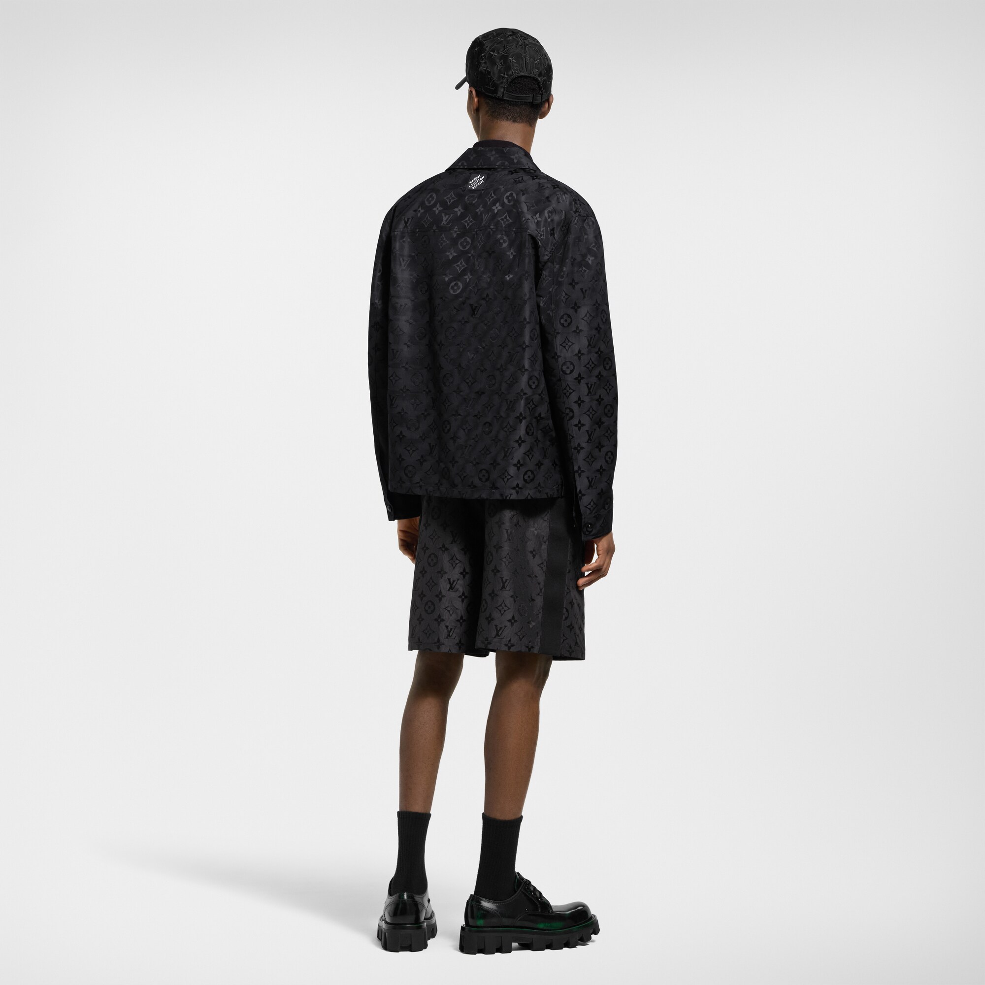  Ready-to-Wear Casacos e Agasalhos Camisa Oversized em Seda com Jacquard Monogram Moiré | Louis Vuitton ® (Zoom no Produto)