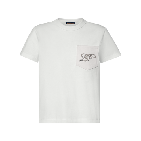 Camiseta com Assinatura no Bolso – Vista Frontal