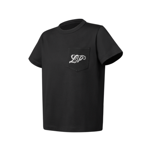 Camiseta com Assinatura no Bolso – Vista Lateral