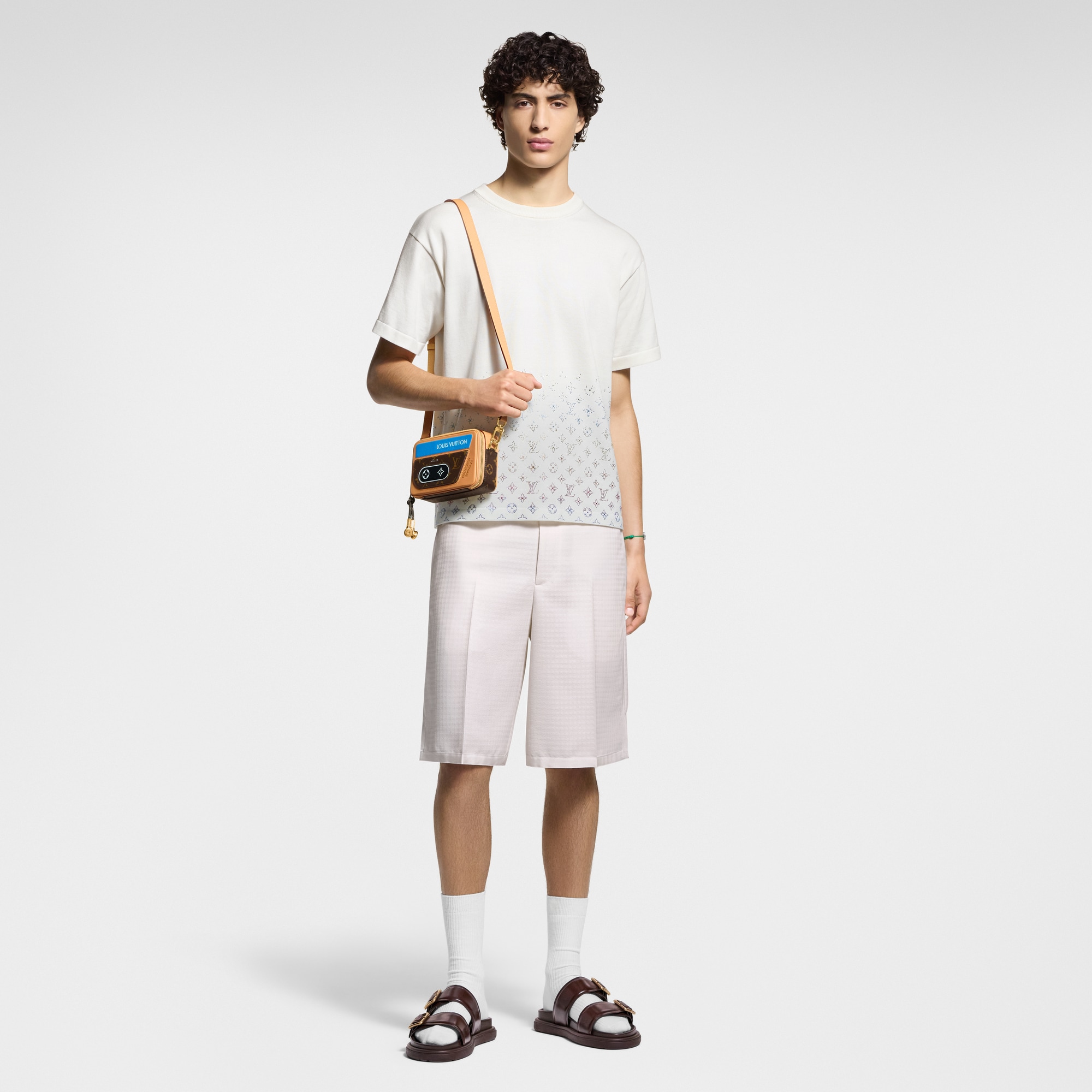  Ready-to-Wear Malhas e Moletons Camiseta de Manga Curta com Monogram Degradé em Cristais | Louis Vuitton ® (Zoom no Produto)