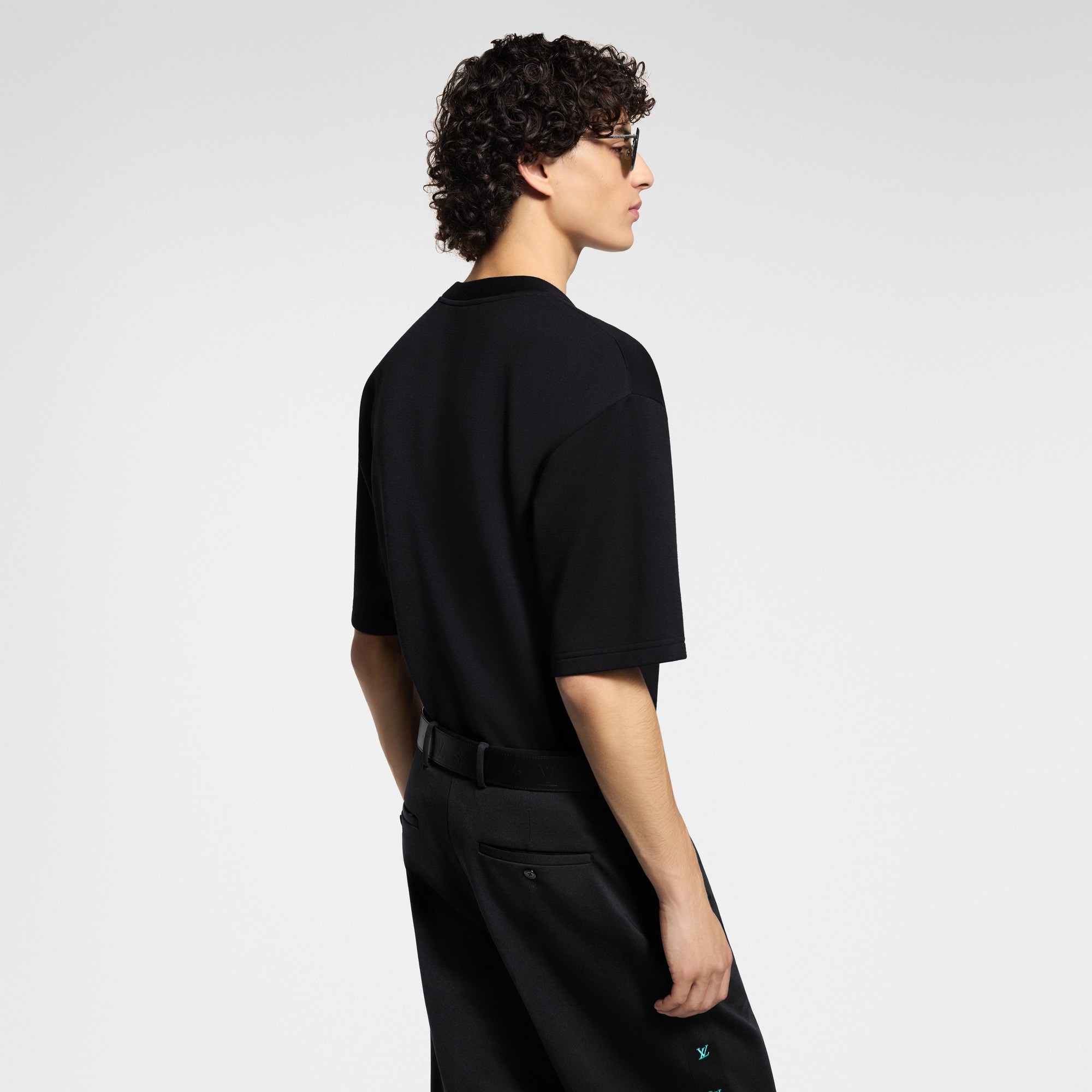  Ready-to-Wear Camisetas e Polos Camiseta em Jersey com LV em Cristais | Louis Vuitton ® (Zoom no Produto)