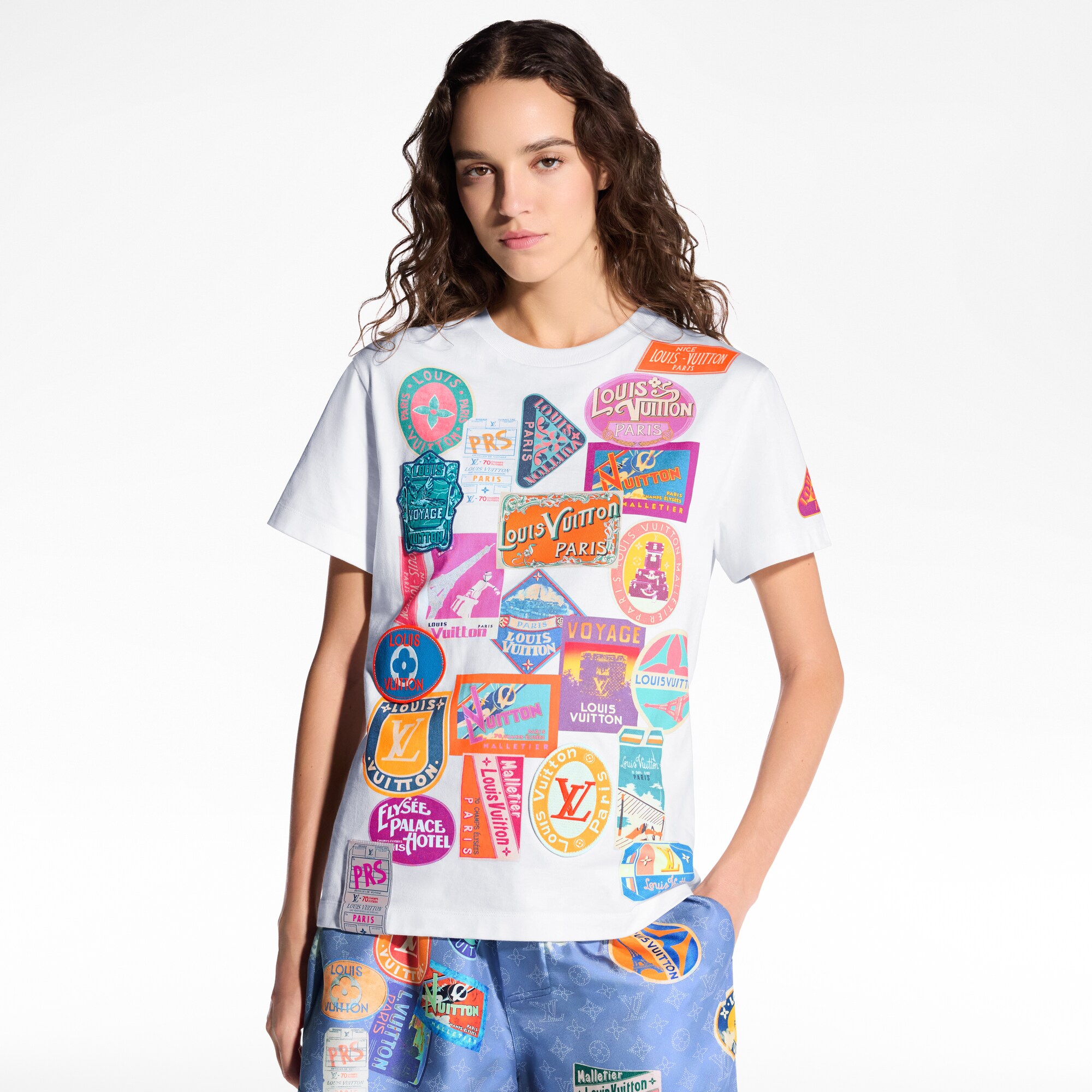  Ready-to-Wear Blusas Camiseta Estampada com Patches de Viagem | Louis Vuitton ® (Zoom no Produto)