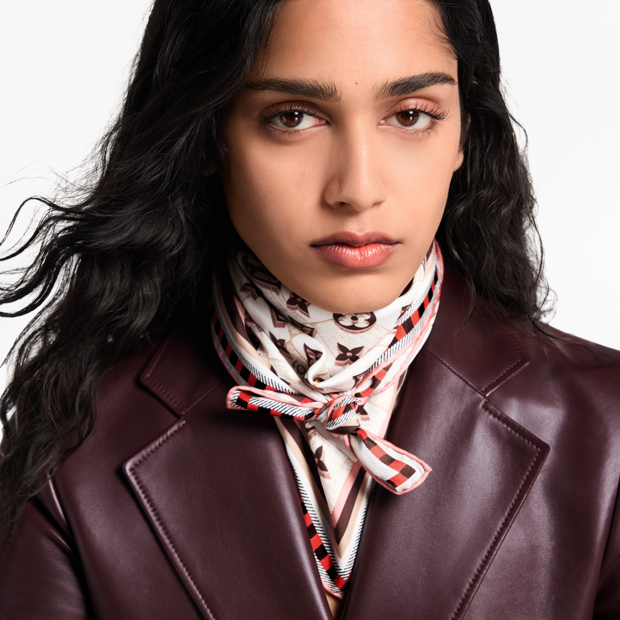 S00 Acessórios Lenços de Seda e Bandeaus Carré Damiergram 70 cm | Louis Vuitton ® (Zoom no Produto)