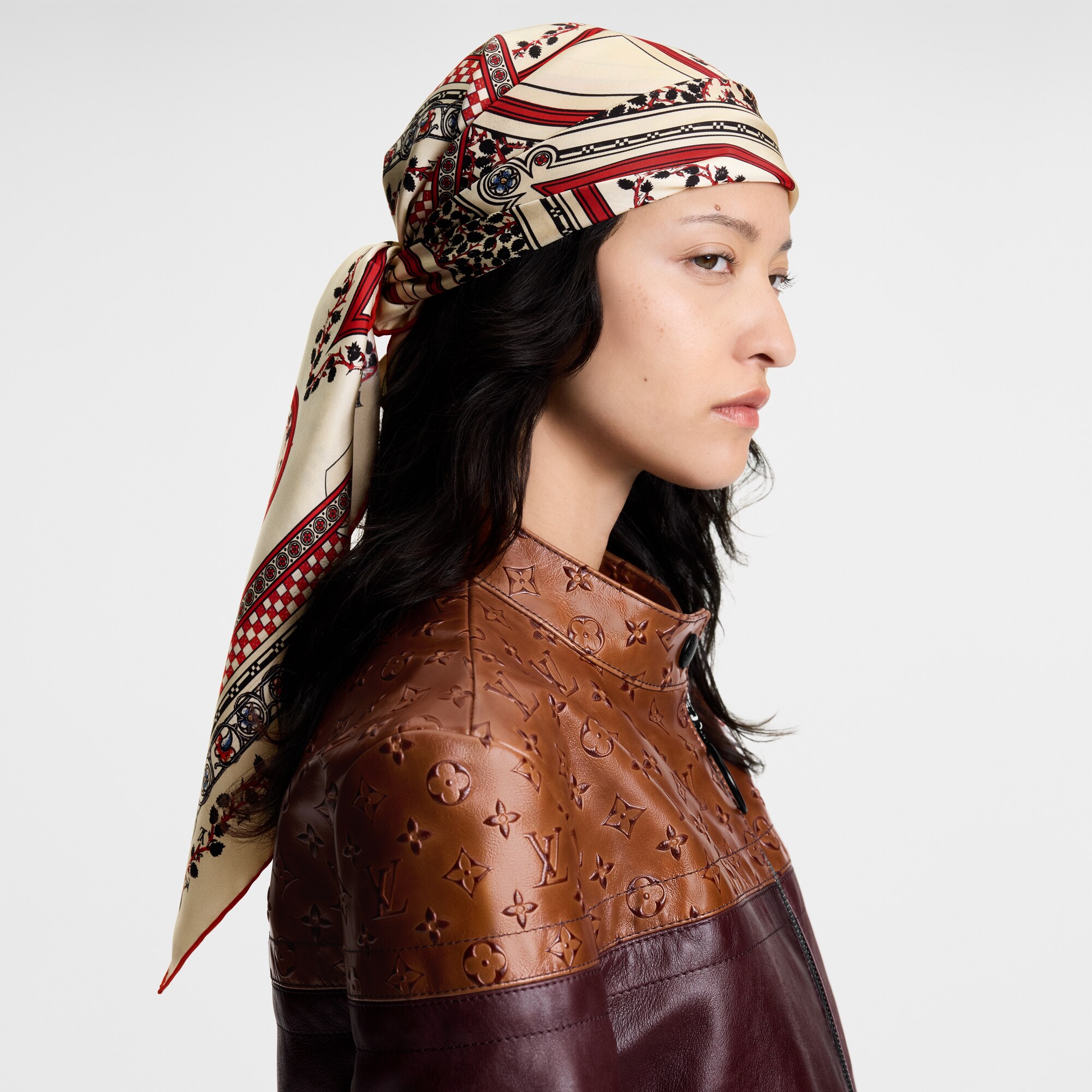 S00 Acessórios Lenços de Seda e Bandeaus Carré LV Medieval Flowers 90 cm | Louis Vuitton ® (Zoom no Produto)