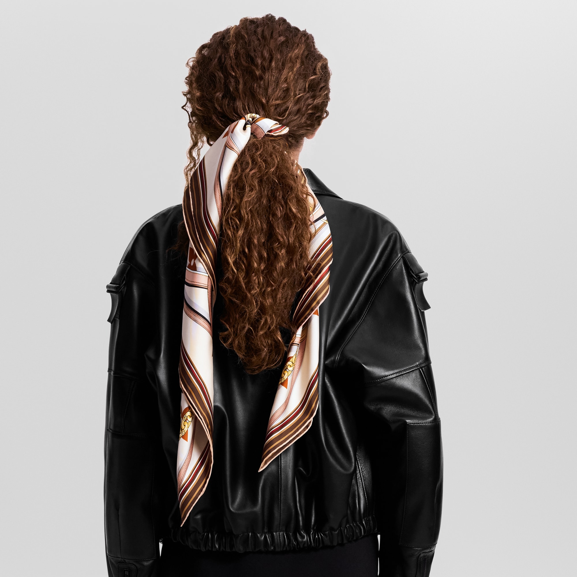 S00 Acessórios Novidades Carré Ultimate Monogram 90 cm | Louis Vuitton ® (Zoom no Produto)