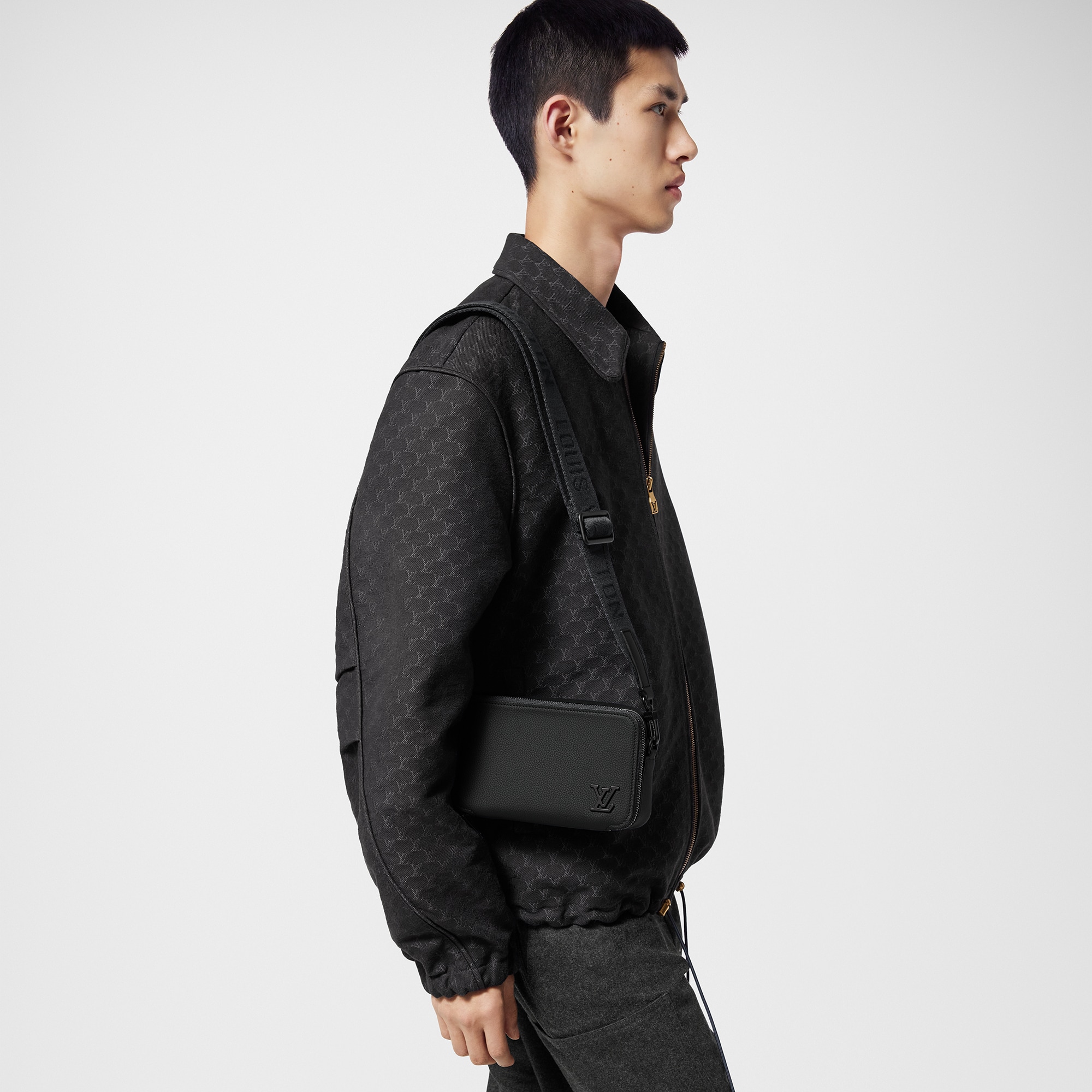 LV Aerogram Holiday Presentes para Ele Carteira na Transversal Alpha | Louis Vuitton ® (Zoom no Produto)