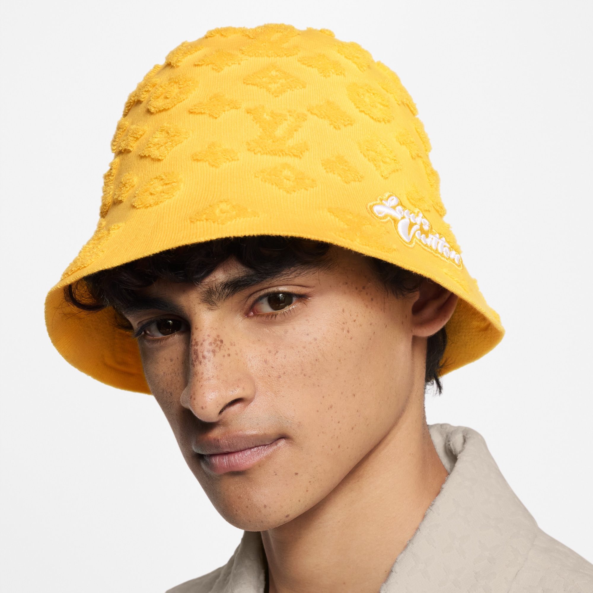 S00 Acessórios Chapéus, Gorros e Luvas Chapéu Bucket Monogram Sponge | Louis Vuitton ® (Zoom no Produto)