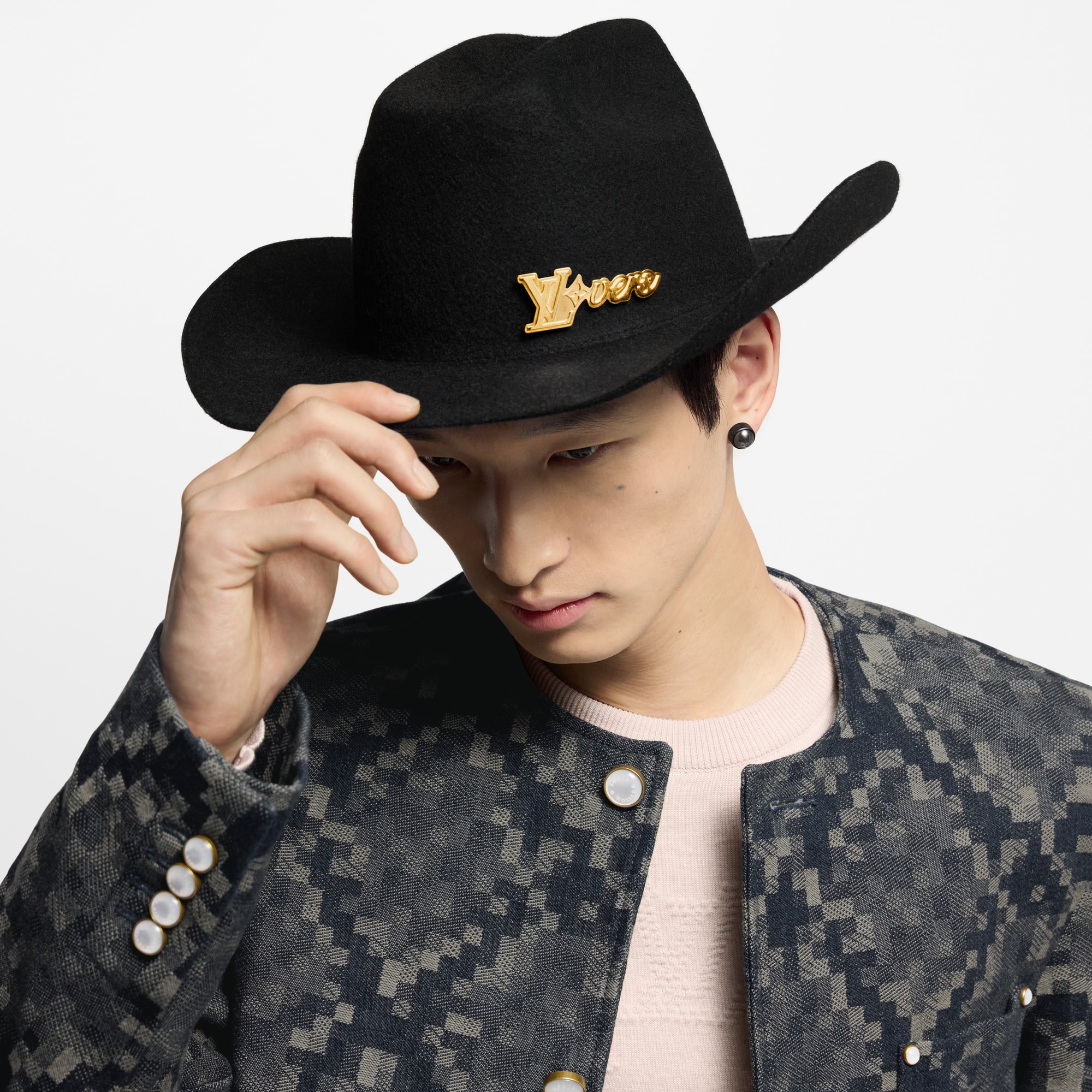 S00 Acessórios Chapéus, Gorros e Luvas Chapéu de Cowboy LV Vers | Louis Vuitton ® (Zoom no Produto)