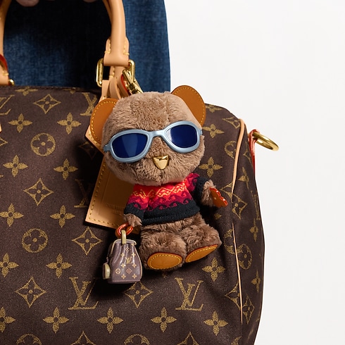 S00 Acessórios Chaveiros e Bag Charms Charm de Bolsa LV Louis Bear | Louis Vuitton ® (Zoom no Produto)