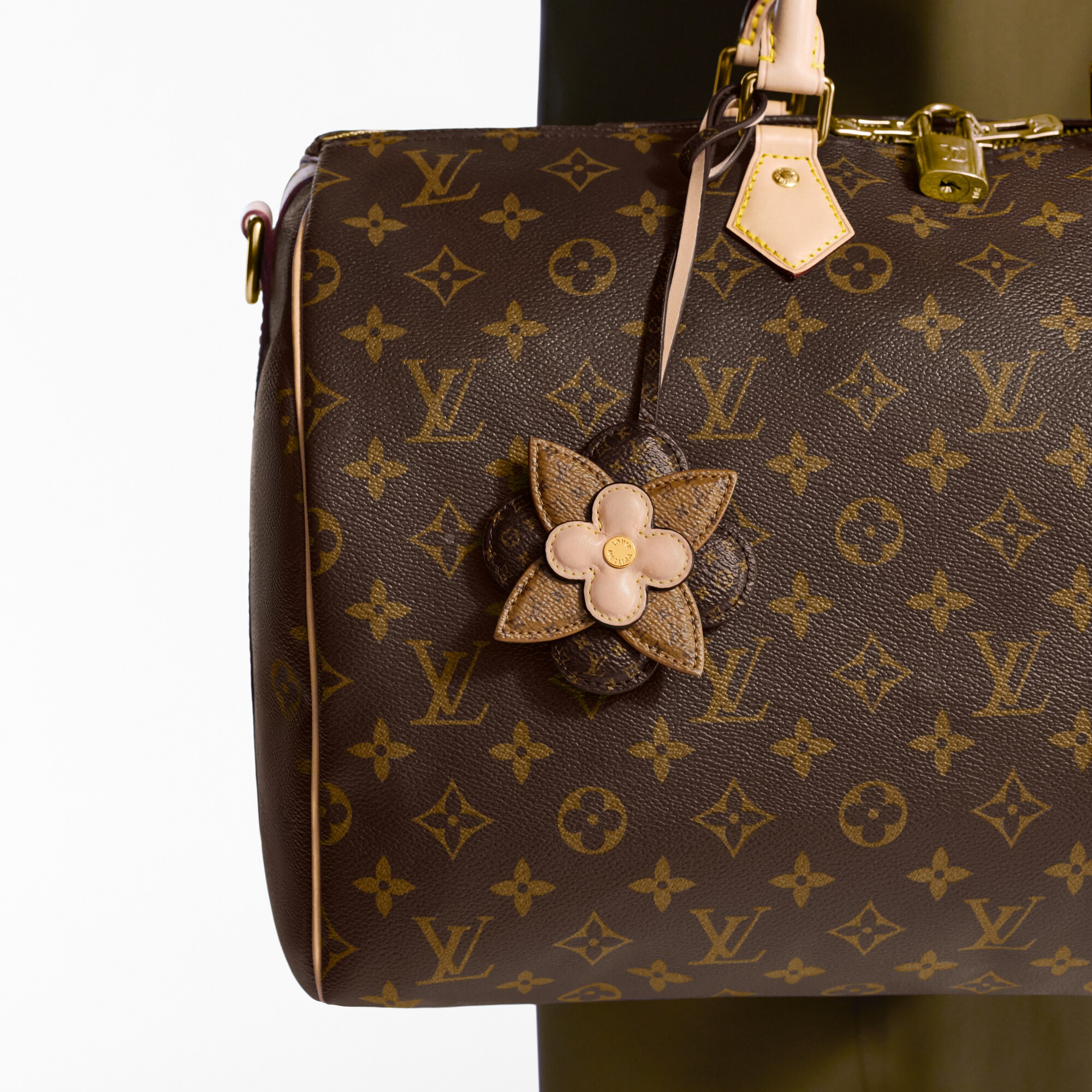 S00 Acessórios Chaveiros e Bag Charms Charm de Bolsa My Monogram Layers | Louis Vuitton ® (Zoom no Produto)