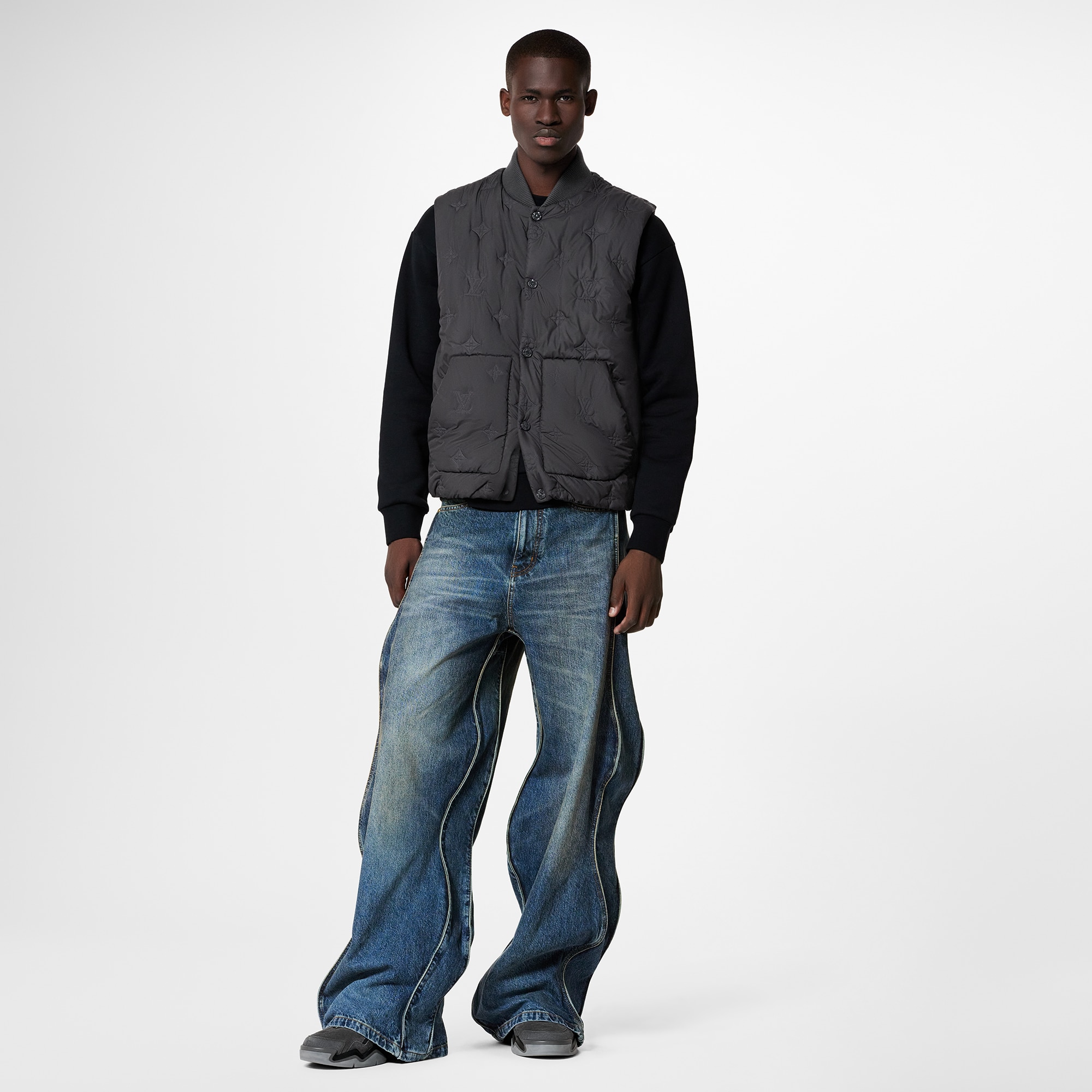  Discontinued Product Obs 7 Colete Matelassado Monogram | Louis Vuitton ® (Zoom no Produto)