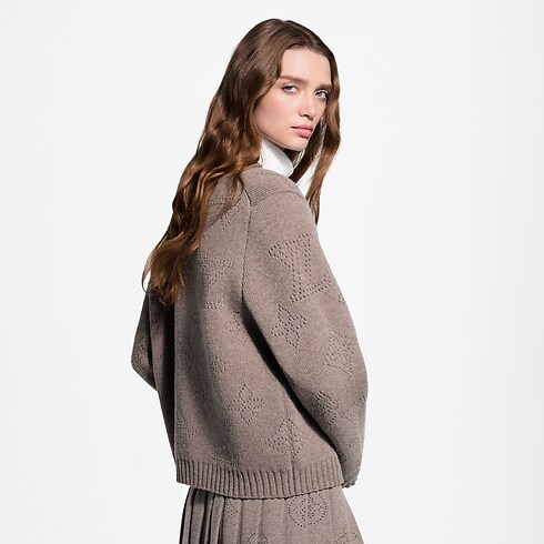 Novidades em Feminino } Double-Breasted Mahina Knit Cardigan | Louis Vuitton ® (Zoom no Produto)