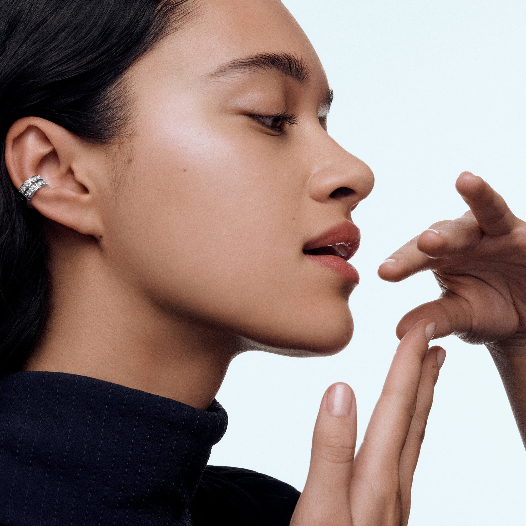  Categorias Brincos Ear Cuff Tumbler em Ouro Branco e Diamantes | Louis Vuitton ® (Zoom no Produto)